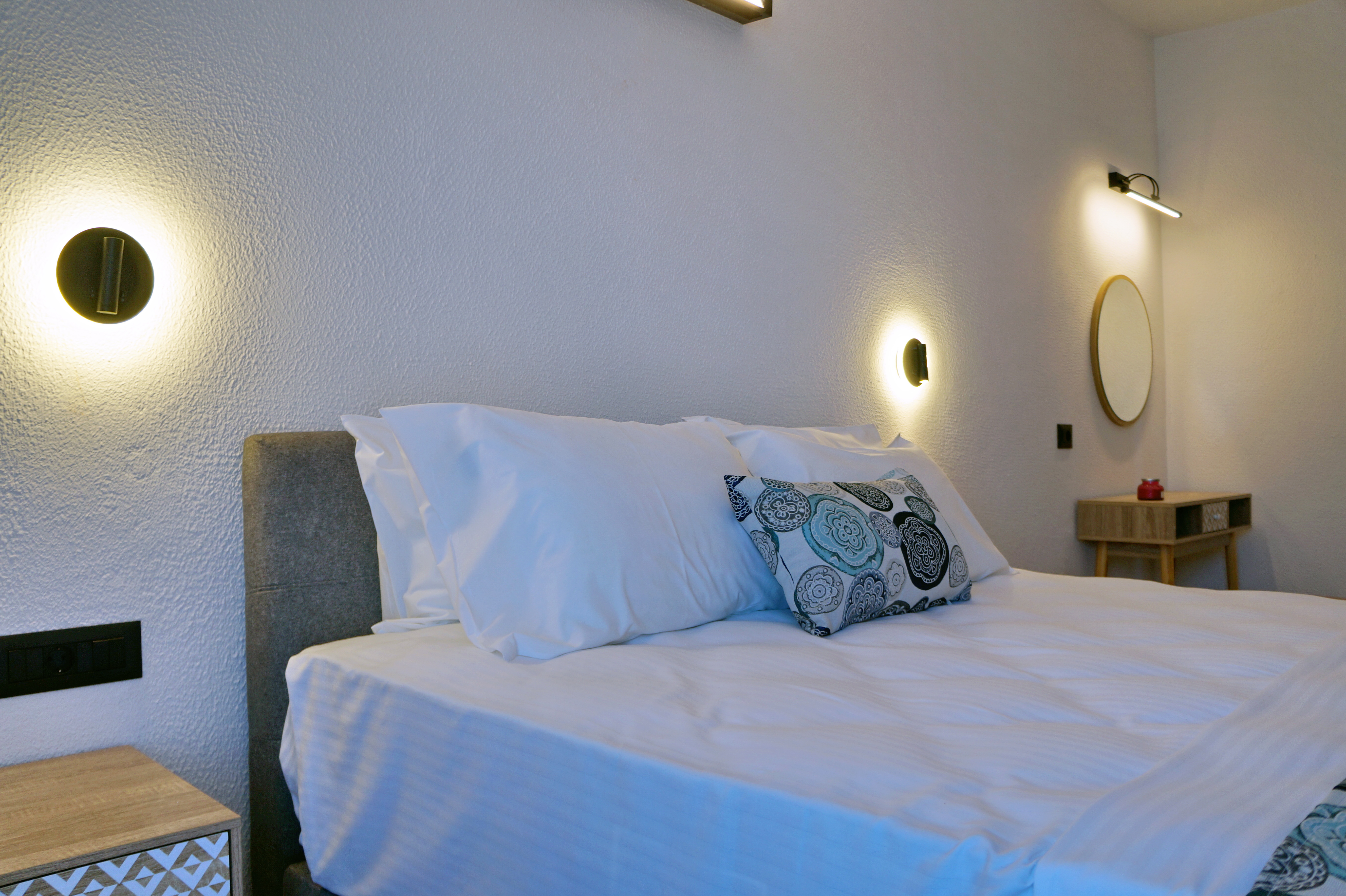 Double Deluxe One Bed