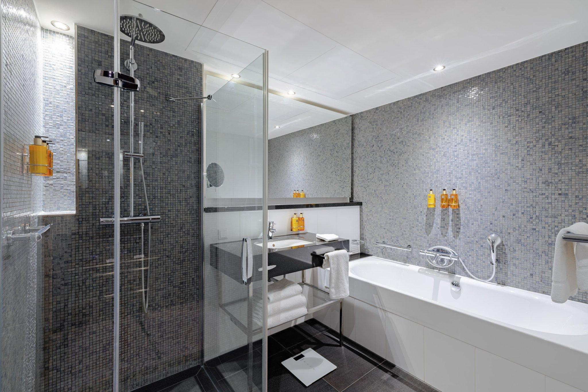 Junior Suite King Size Bed