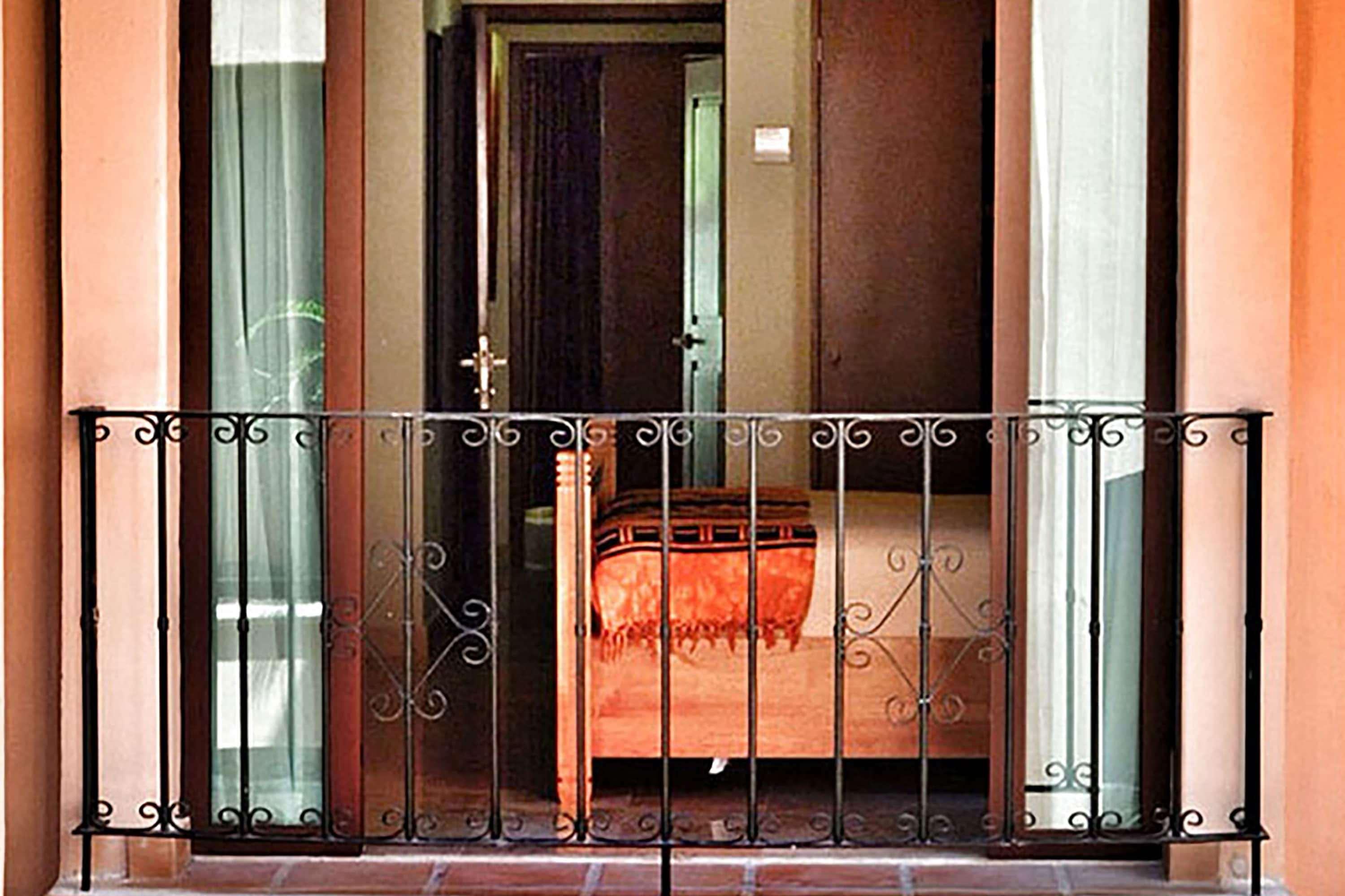 Double King Bed Non Smoking