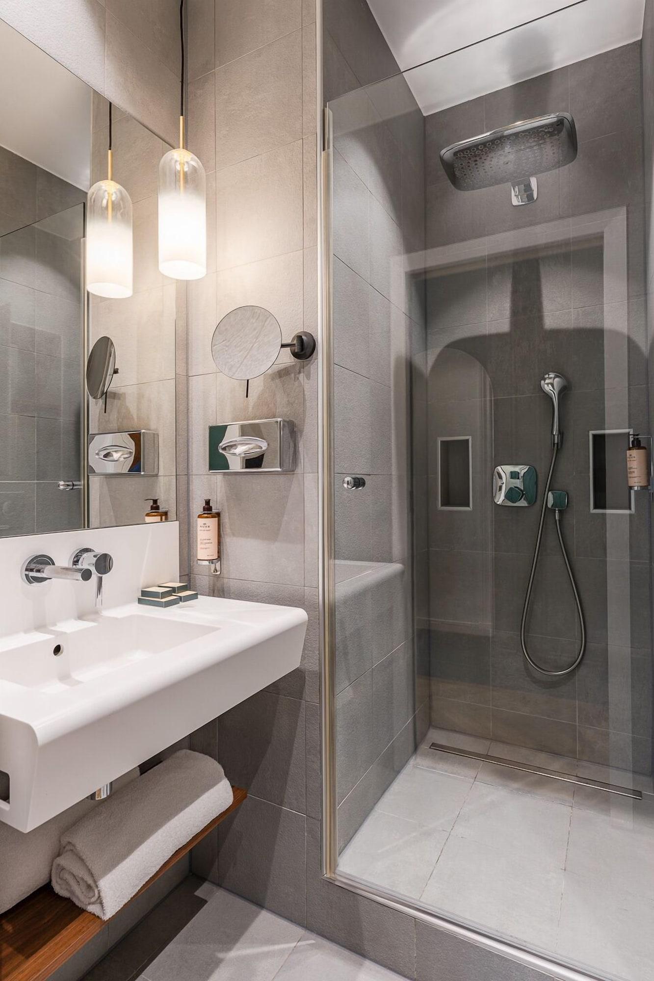 Double Queen Size Bed