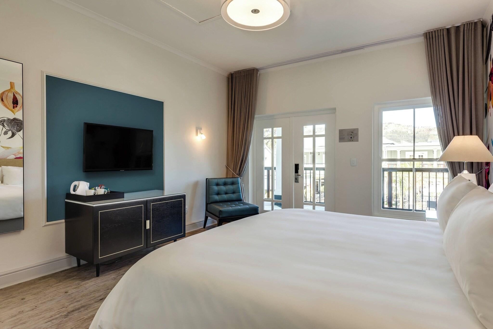 Double Deluxe King Bed