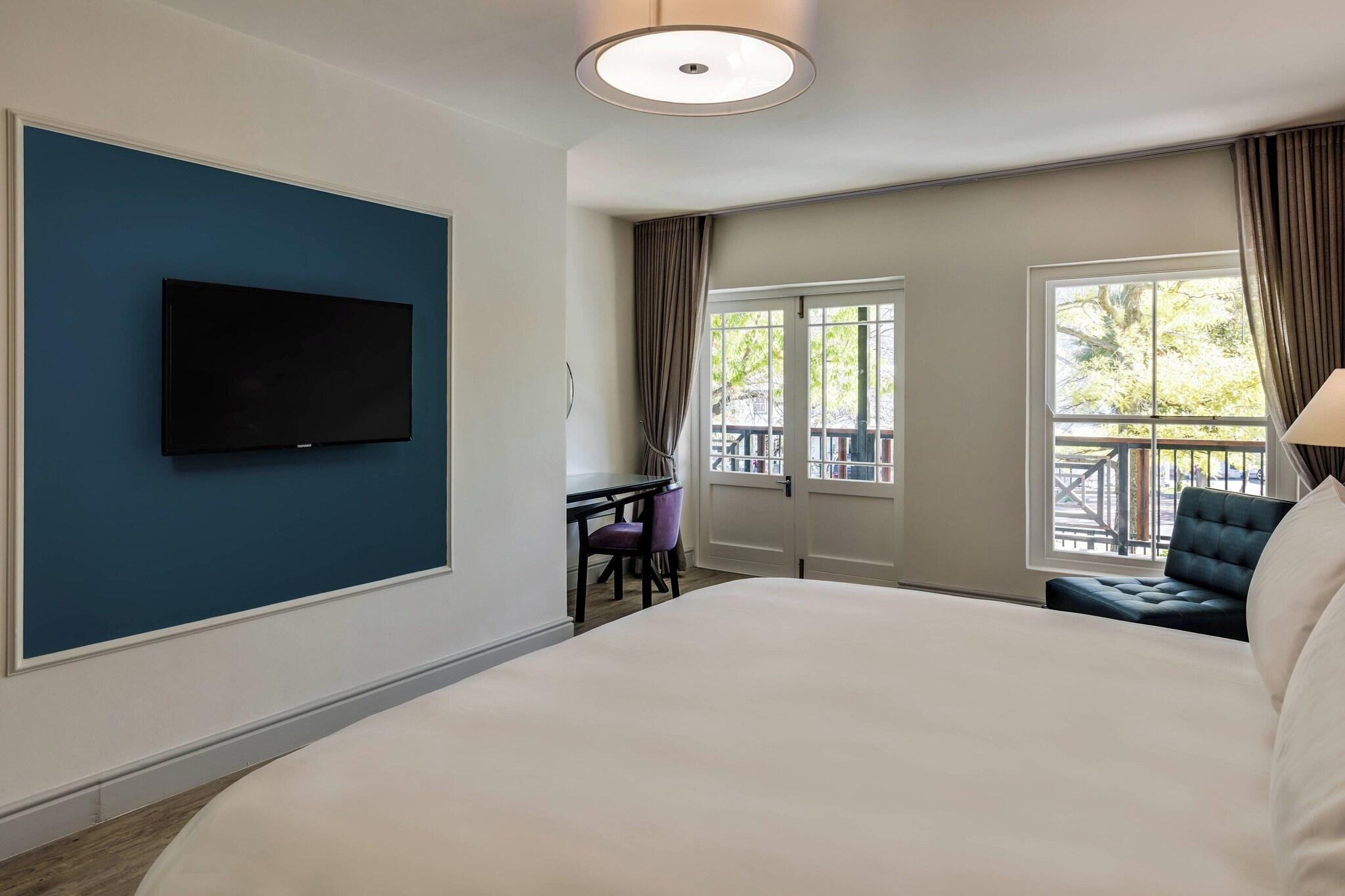 Double Deluxe King Bed