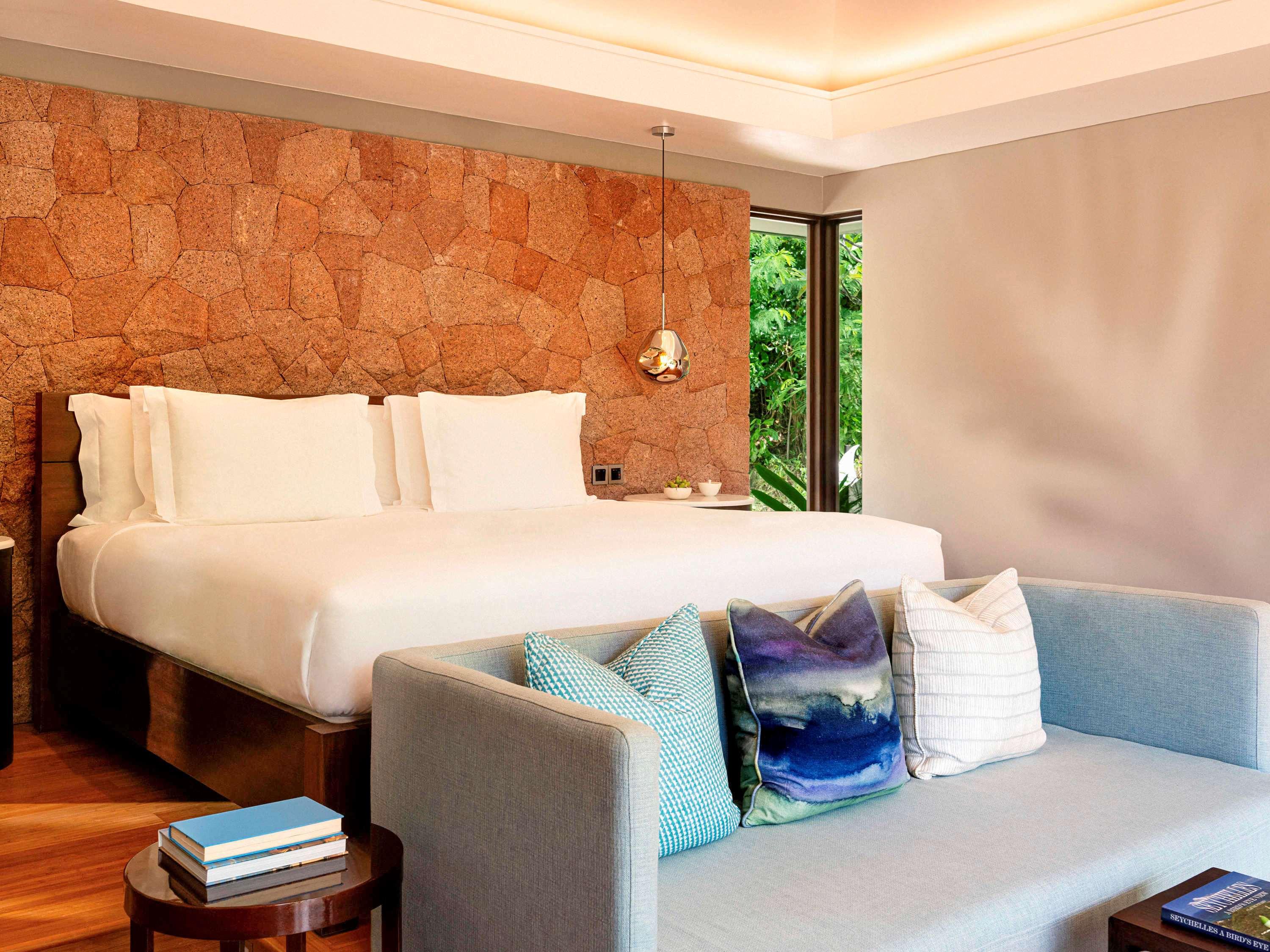 Villa Queen Size Bed