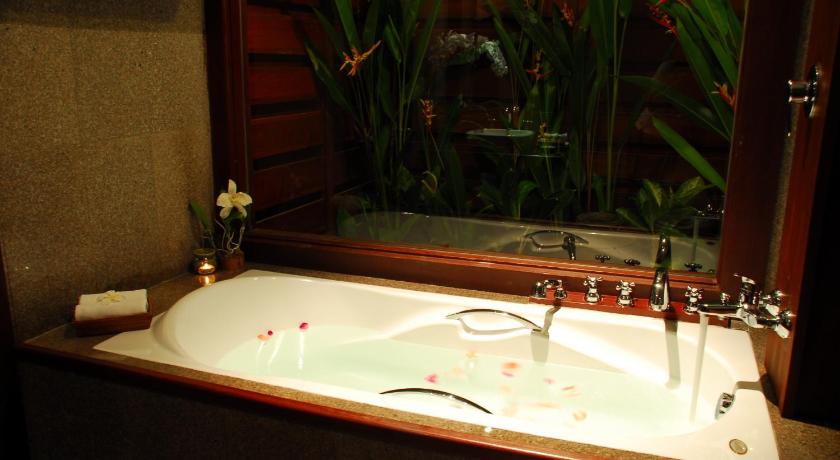 Twin Deluxe Two Beds