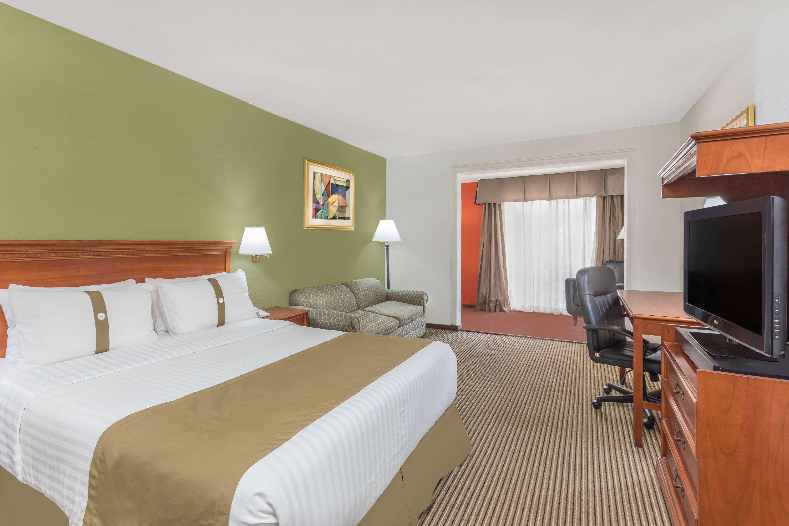 Double Queen Bed Non Smoking