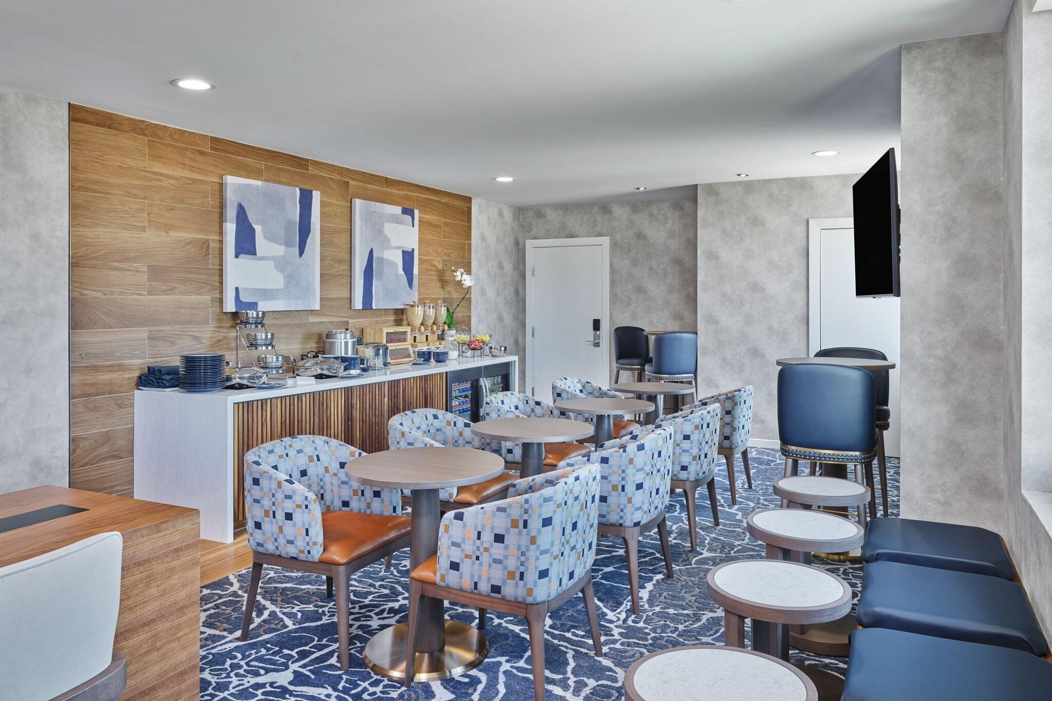 Double Club Two Queen Beds