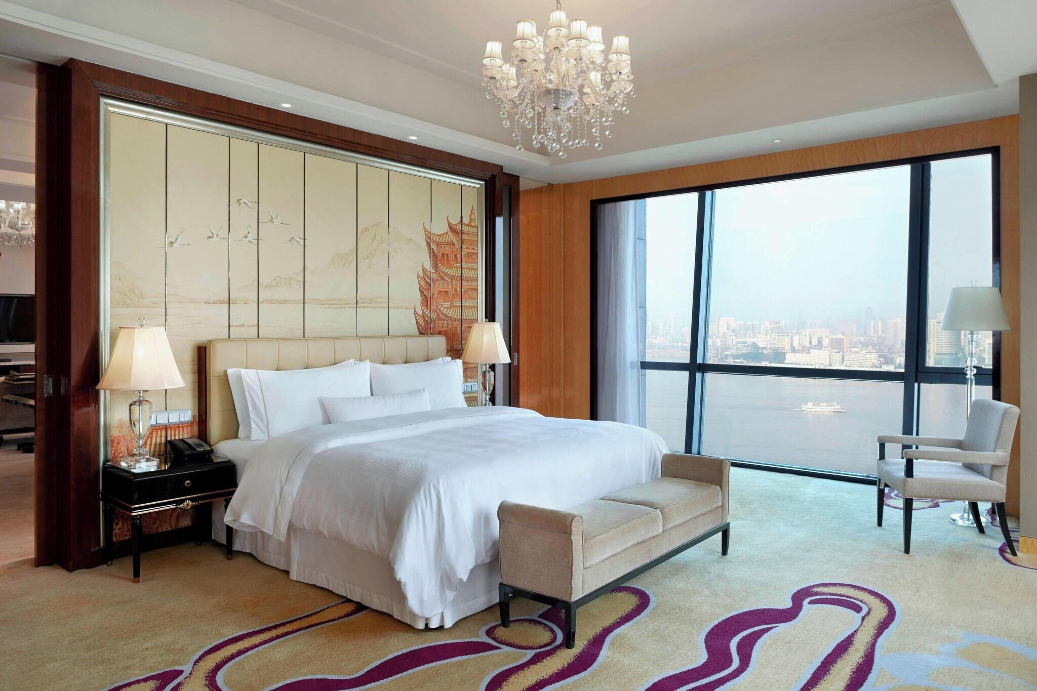 Double Executive King Bed