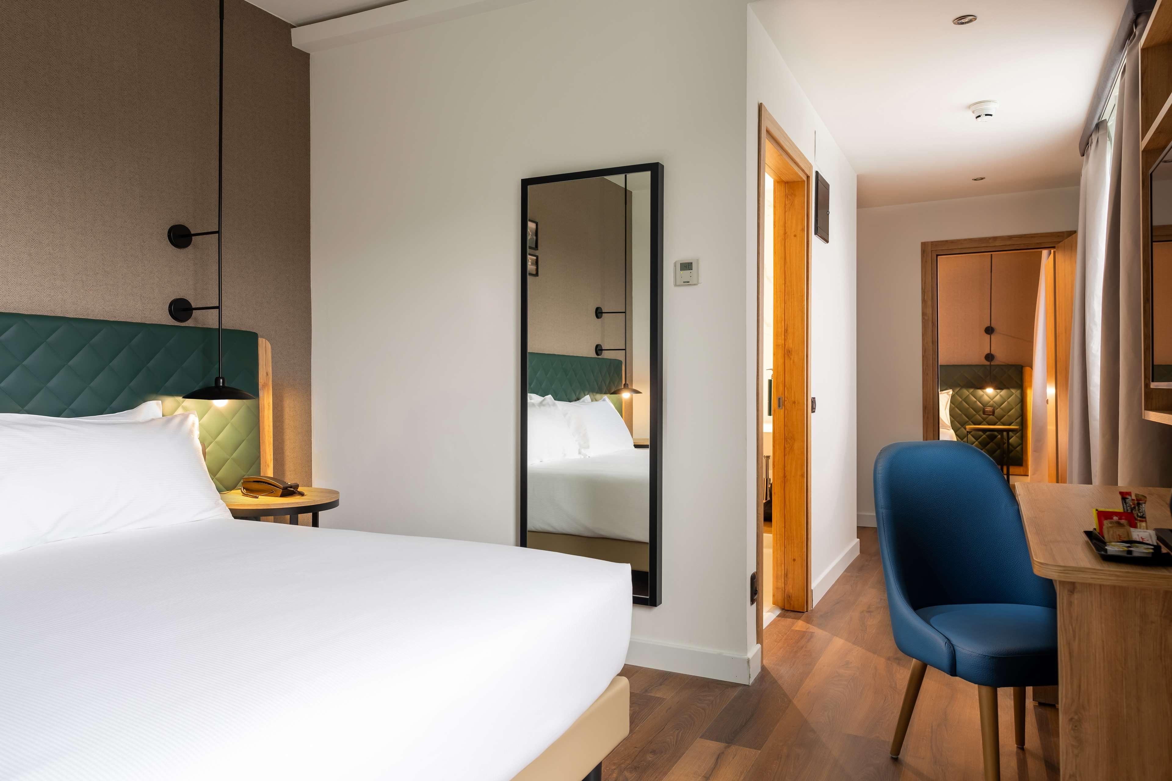 Double Accessible King Size Bed