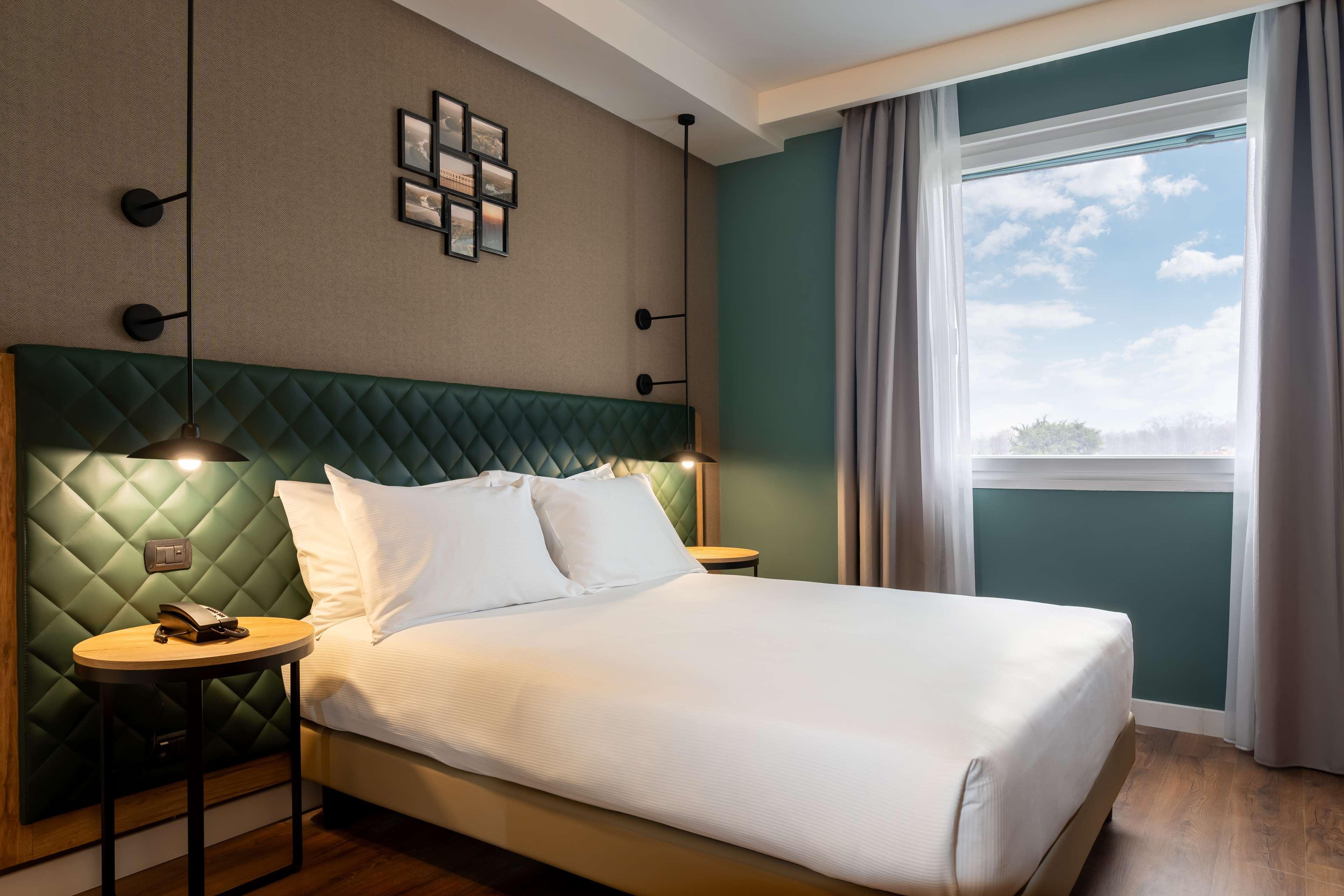 Double Deluxe King Bed