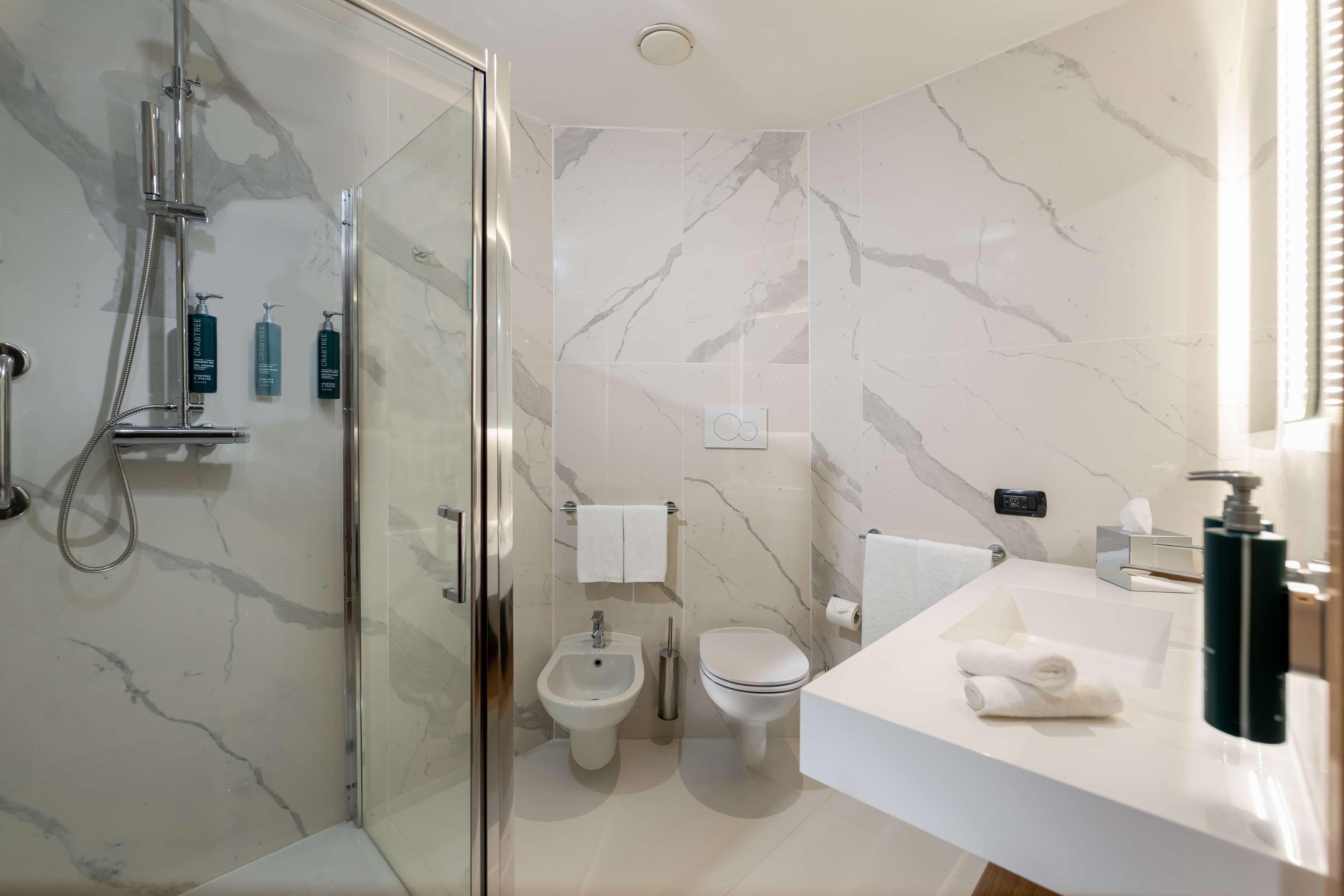 Double Deluxe King Bed