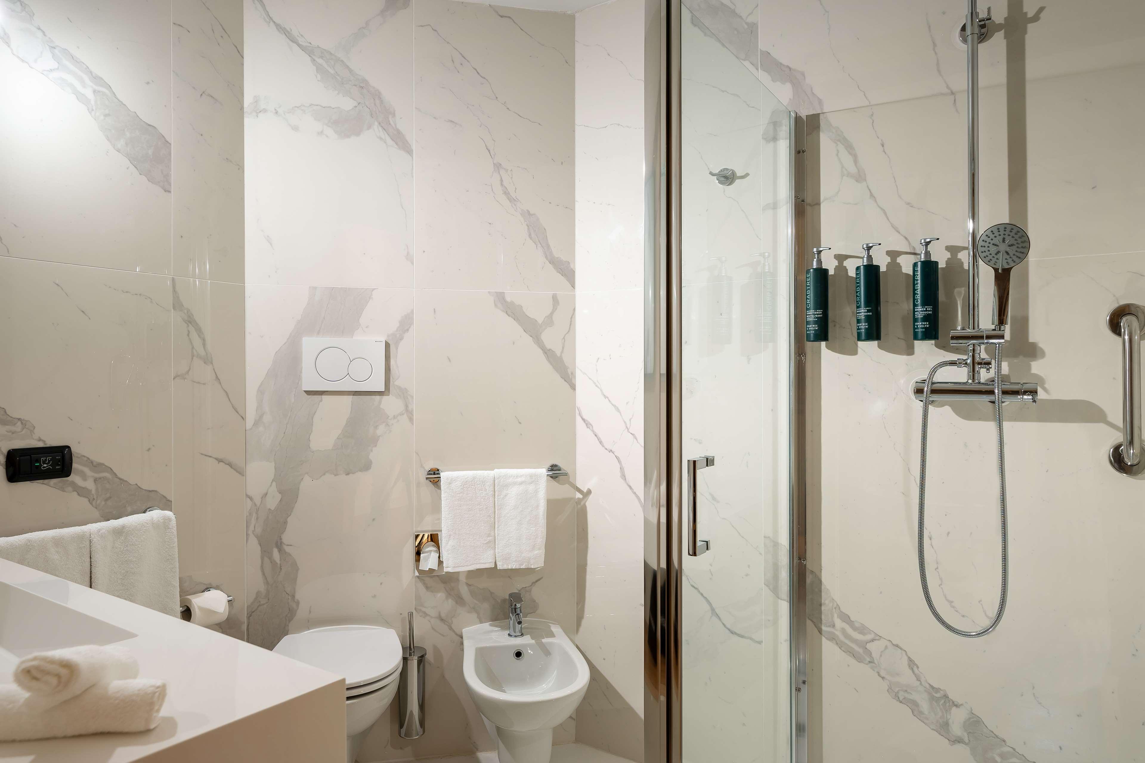 Double Deluxe King Bed