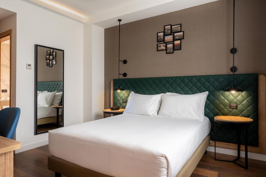 Double Accessible-queen Size Bed