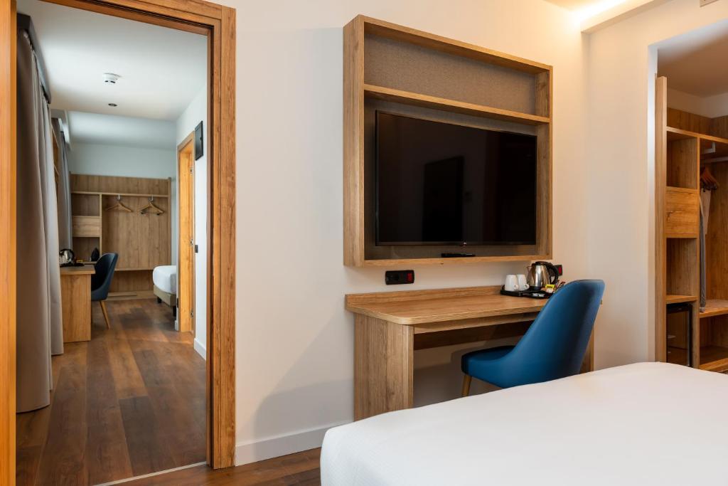 Double King Size Bed