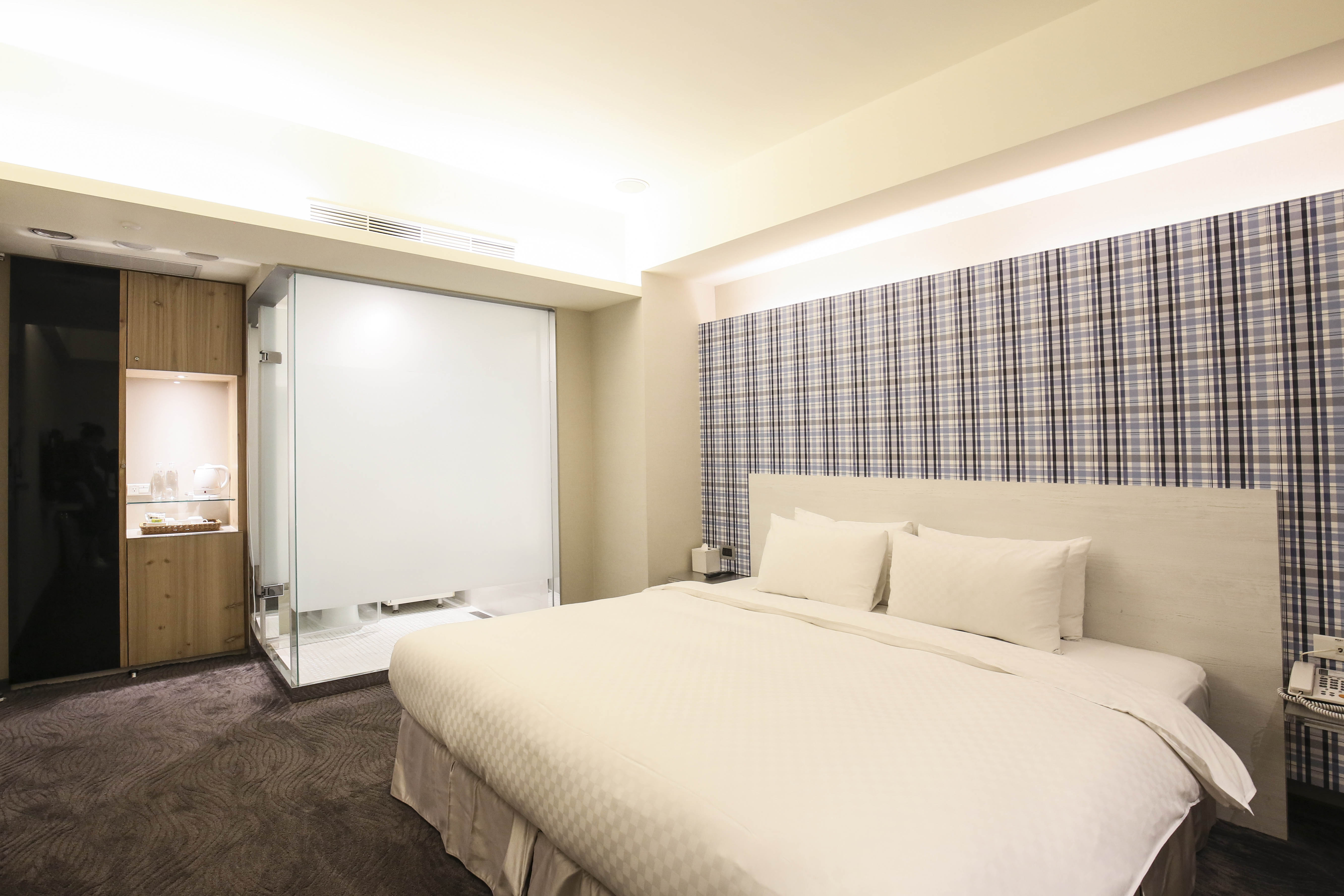 Double Deluxe King Bed