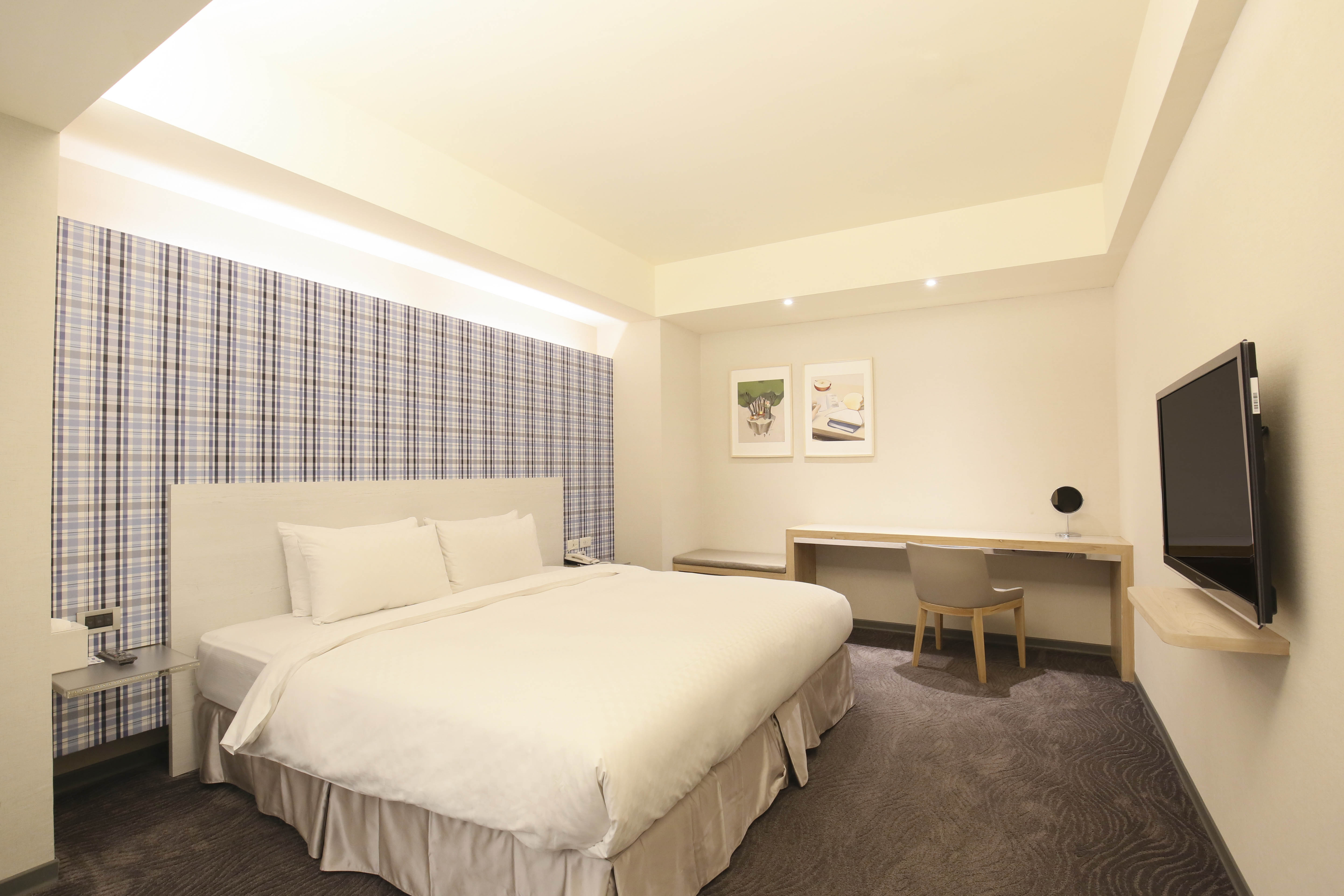 Double Deluxe King Bed