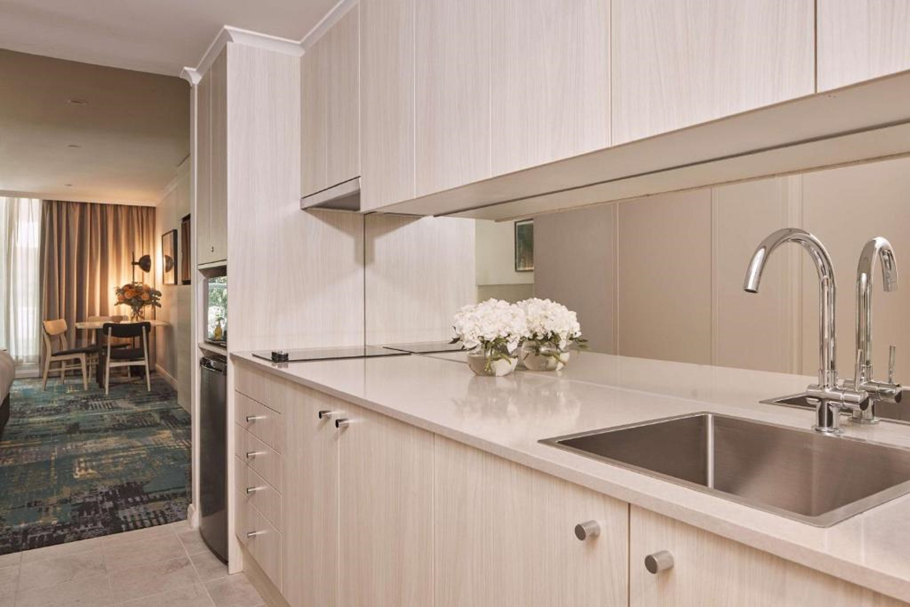 Studio Two Queen Beds