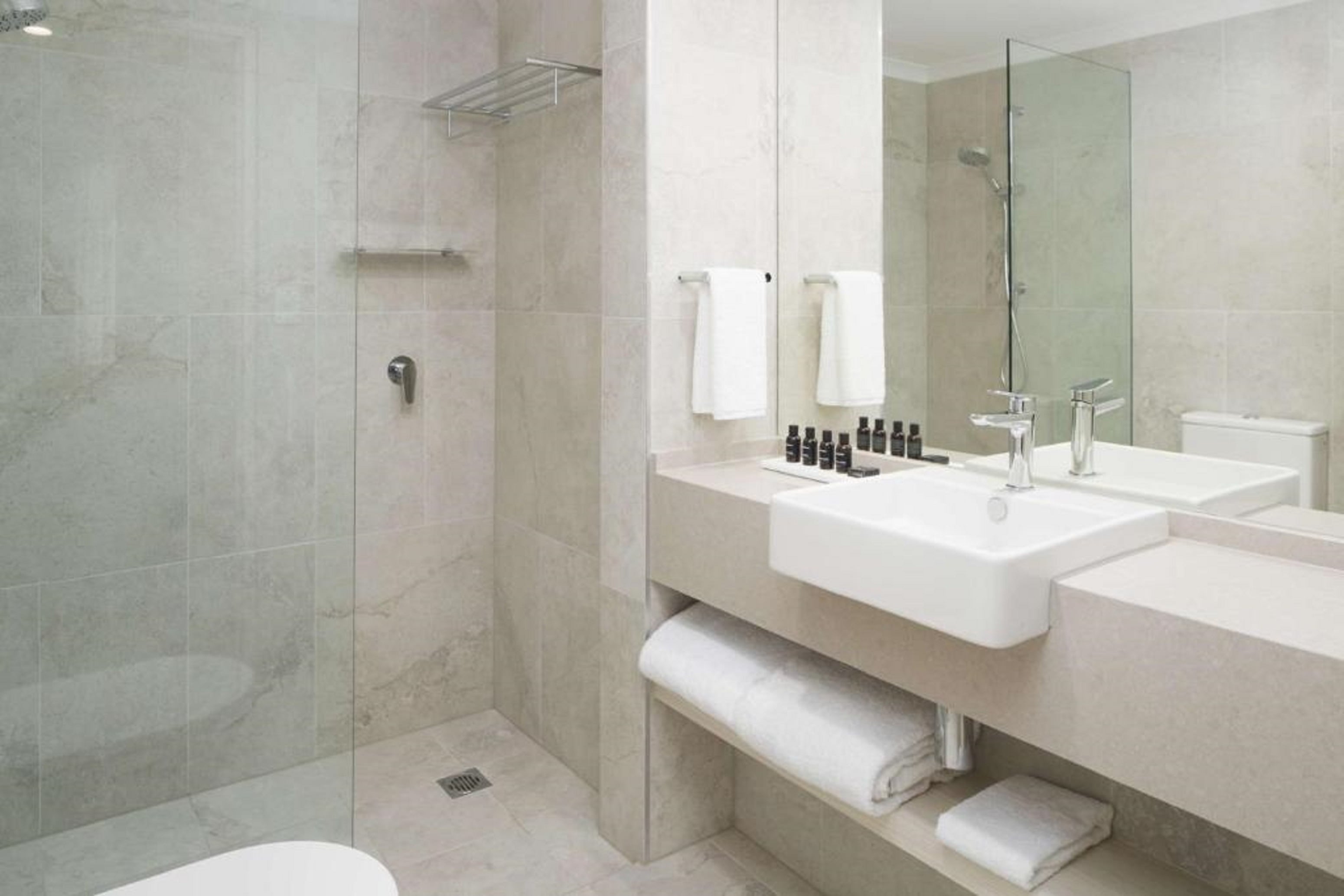 Studio Two Queen Beds