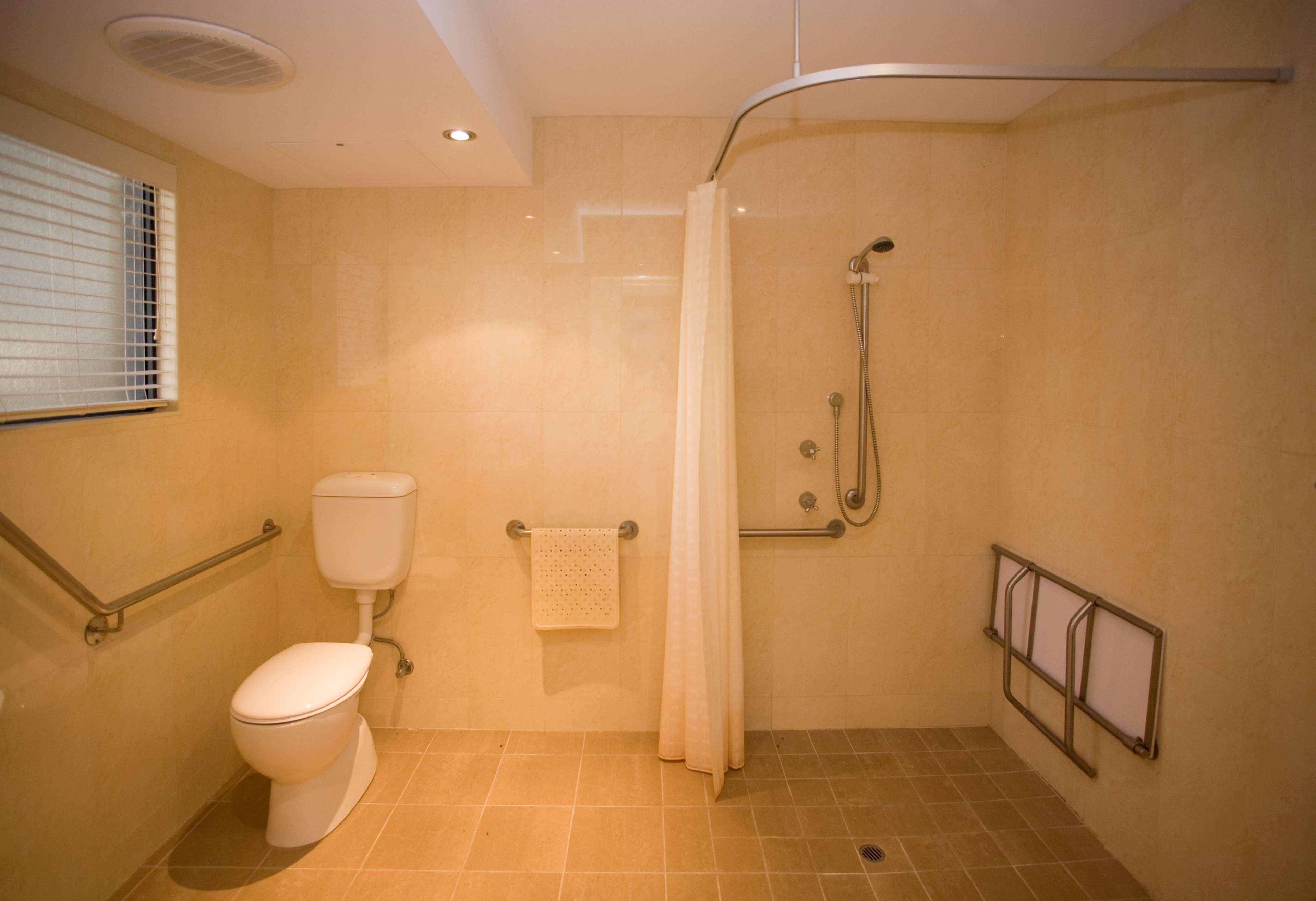 Studio Accessible King Size Bed