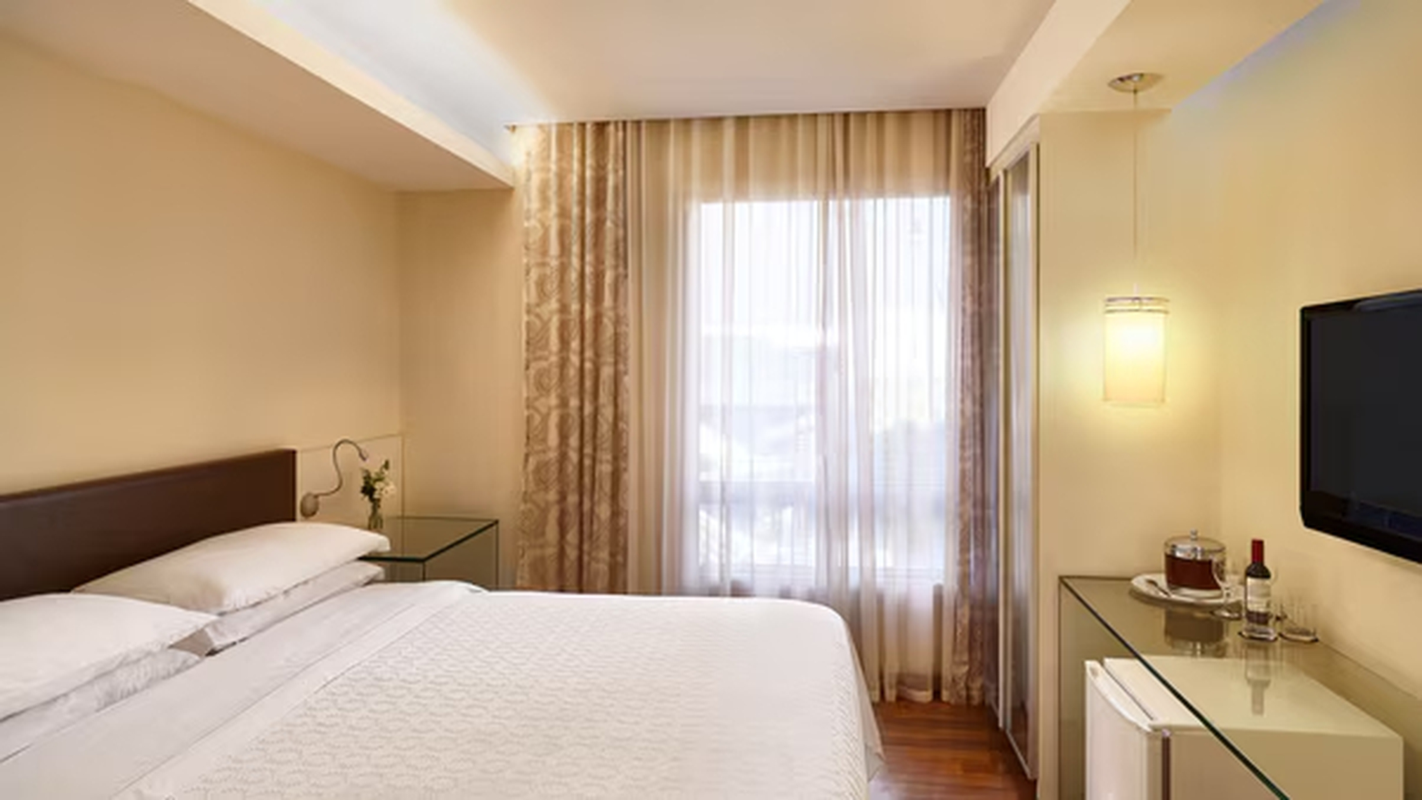 Double Classic Queen Bed