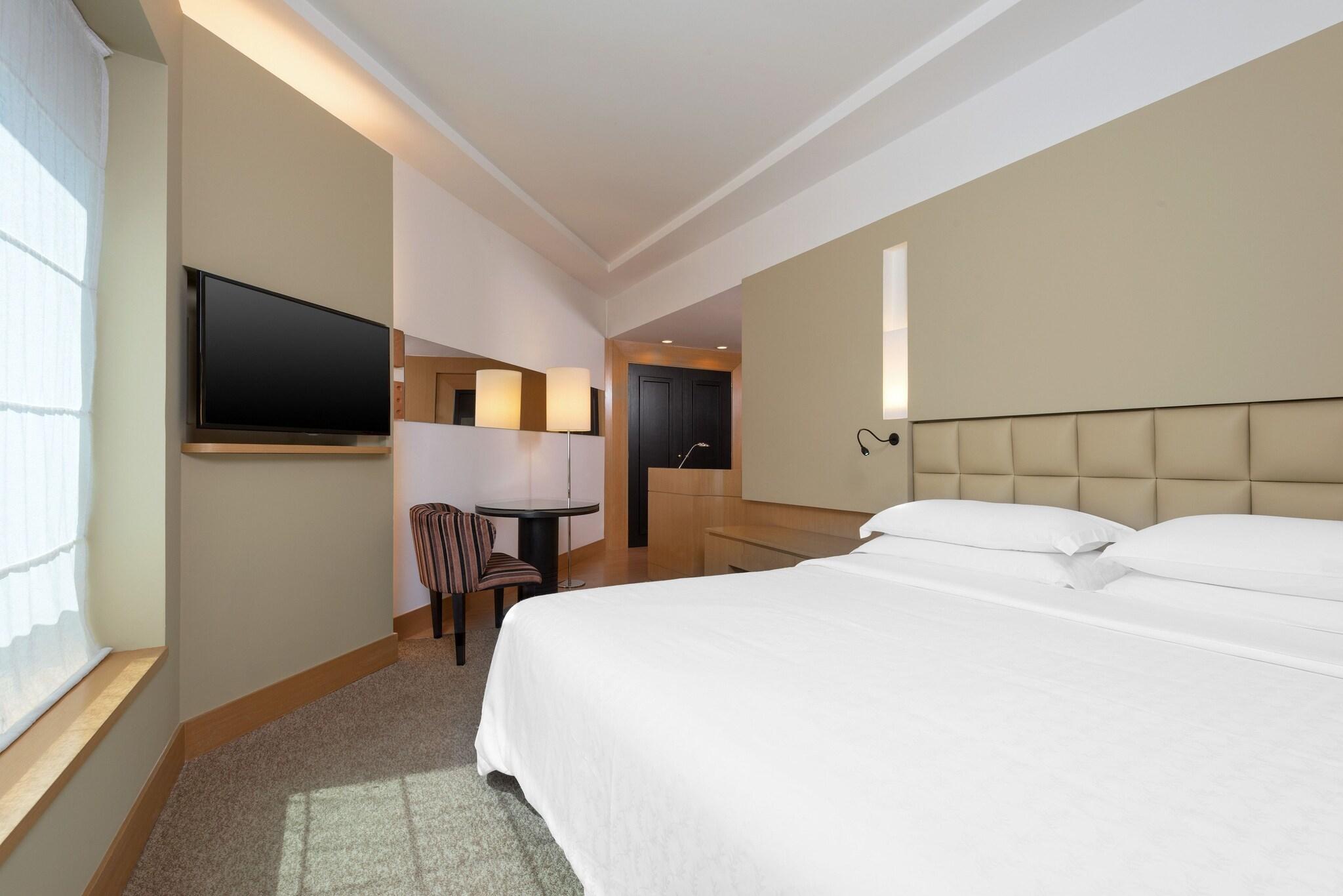 Double Club King Bed