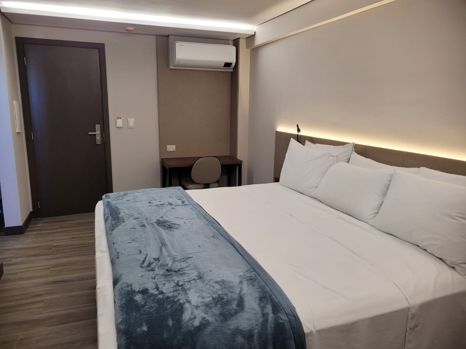 Double Deluxe King Bed