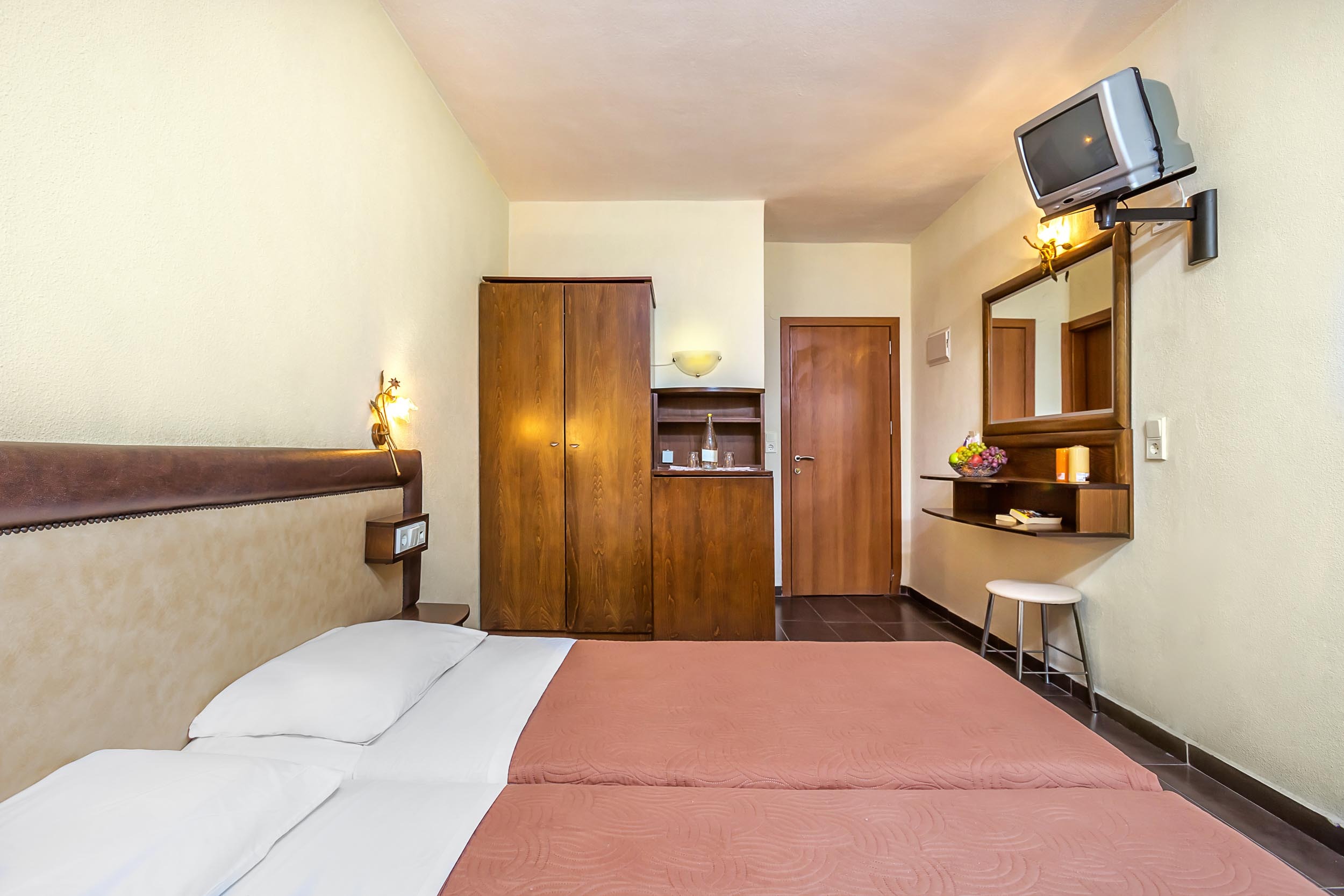 Double or Twin Standard