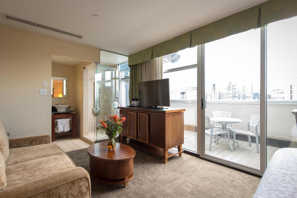 Suite King Size Bed