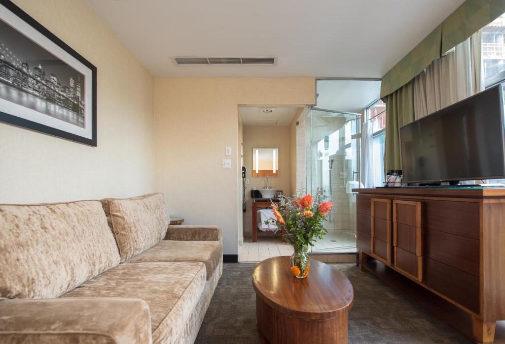 Suite King Size Bed
