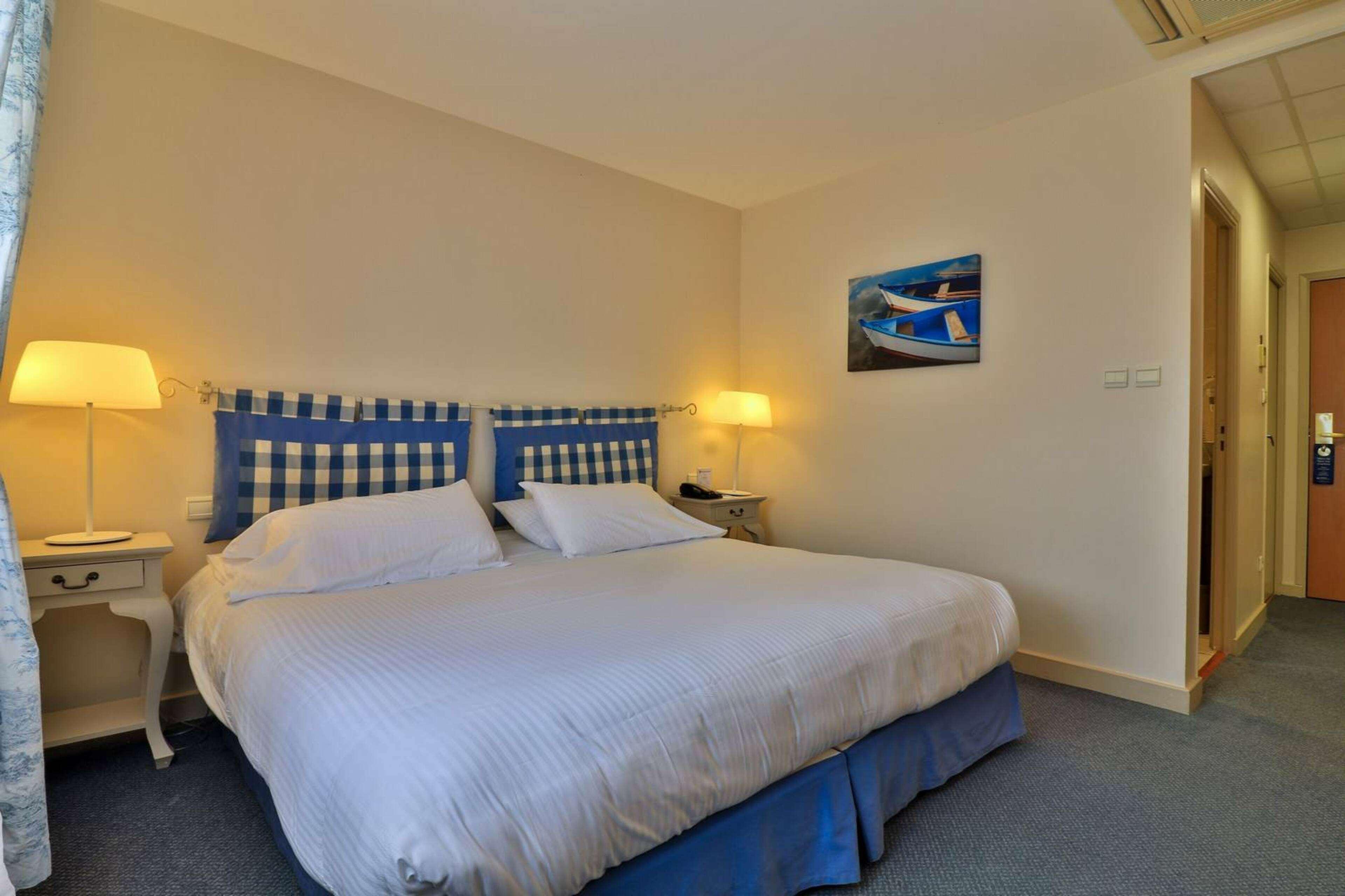 Double King Size Bed