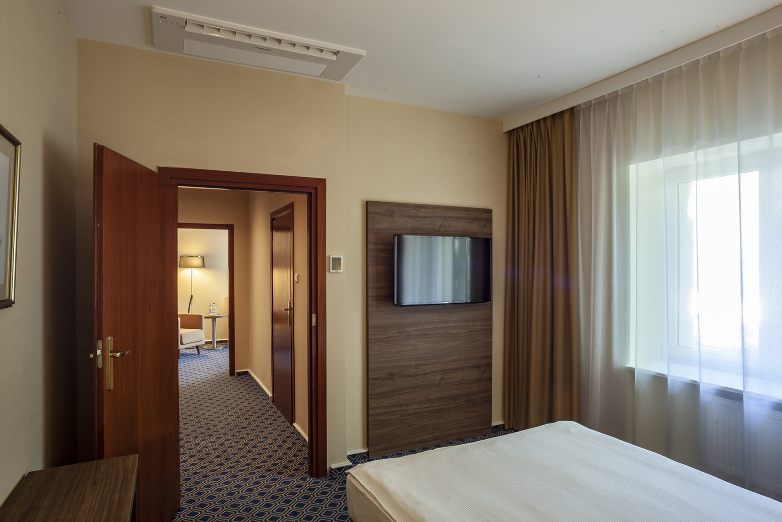 Double Single Executive