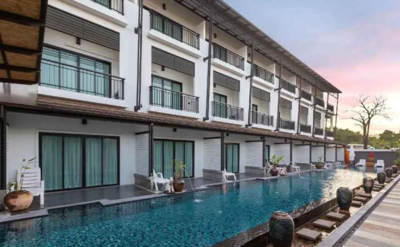 Double or Twin Deluxe Pool View