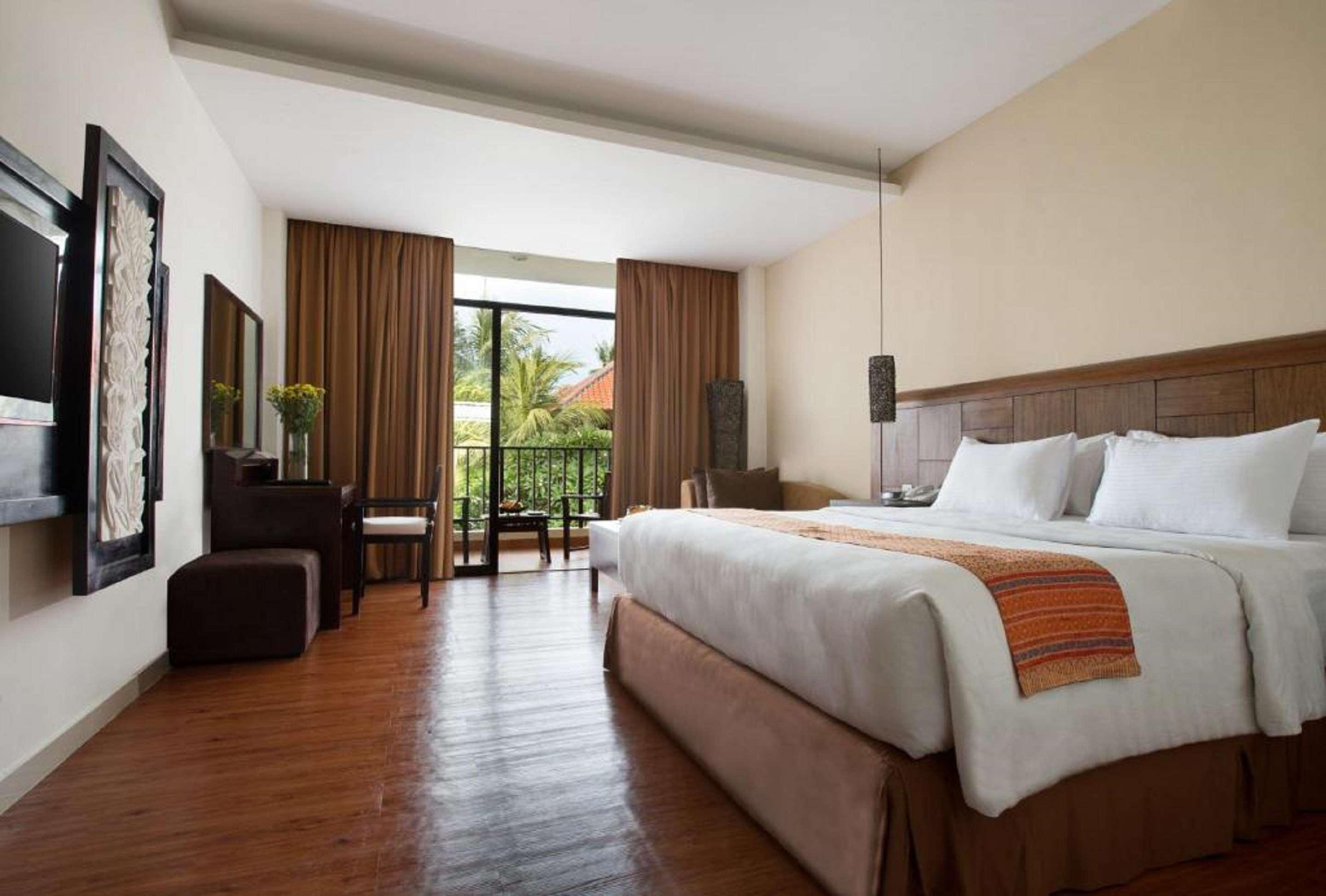 Double Deluxe Pool View