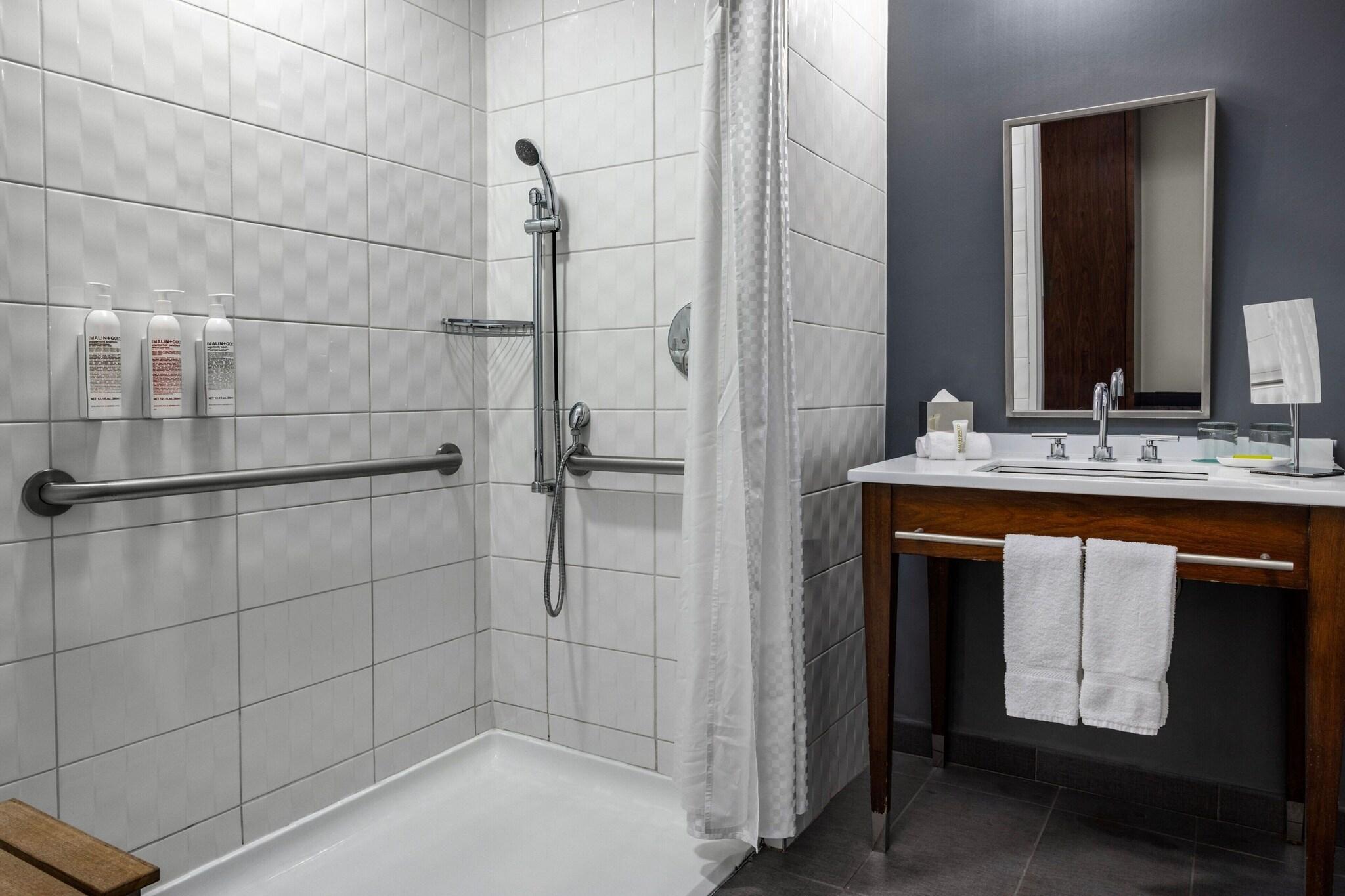 Double Deluxe King Bed