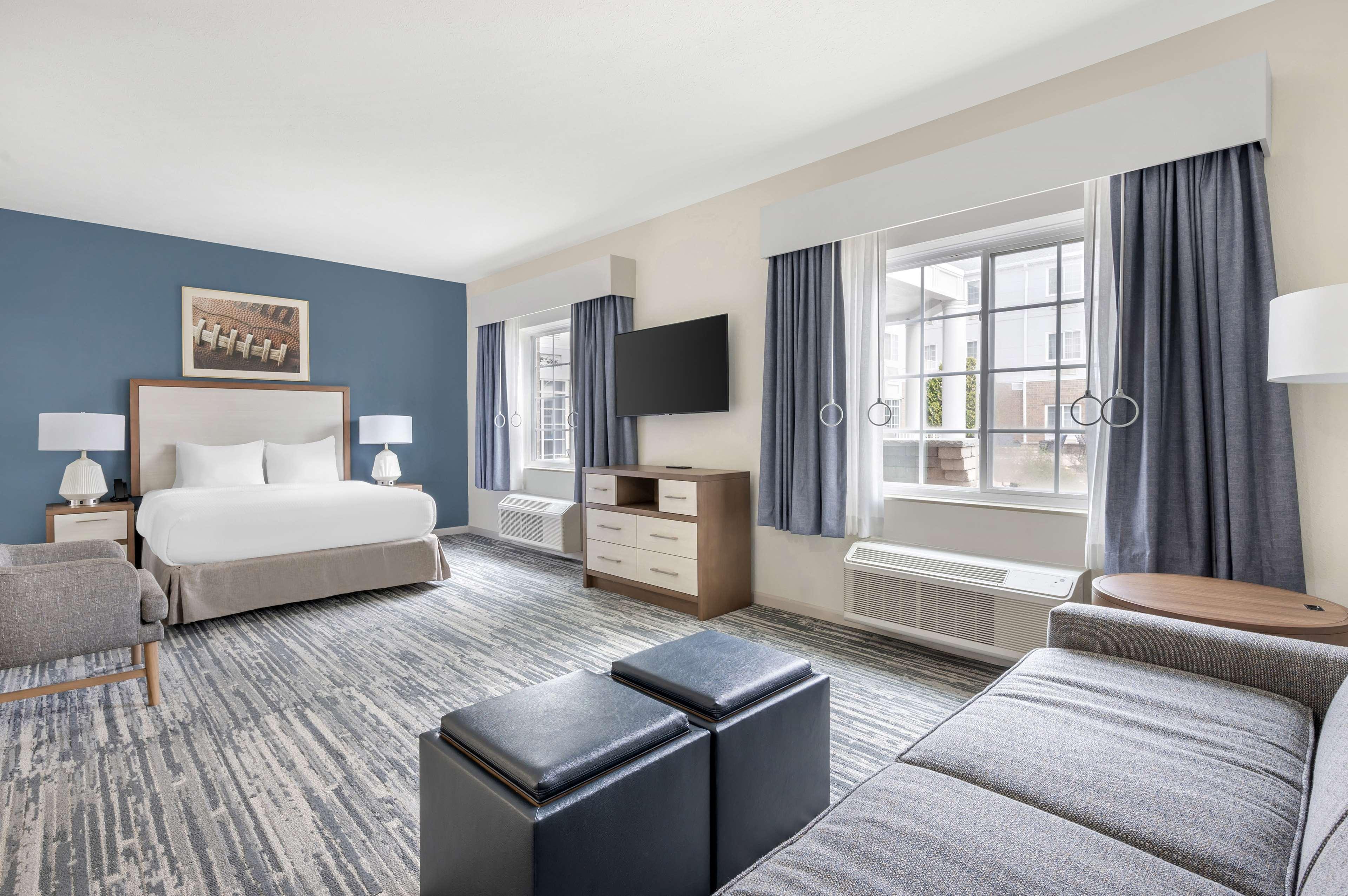 Studio Accessible-queen Size Bed