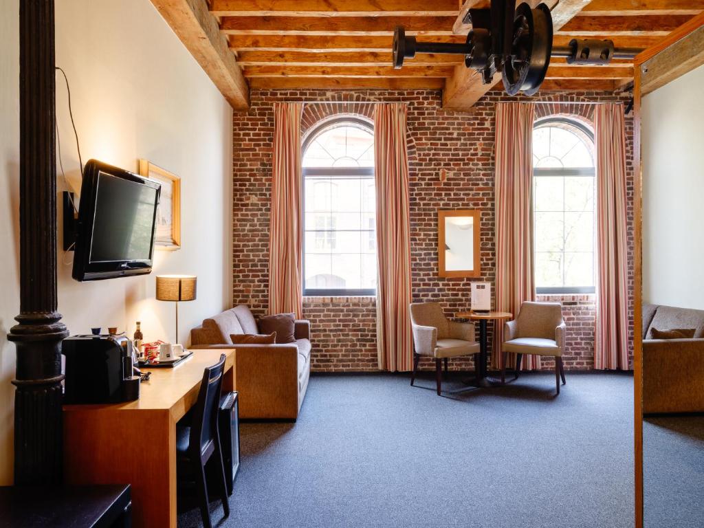 Family Room Capacity 4