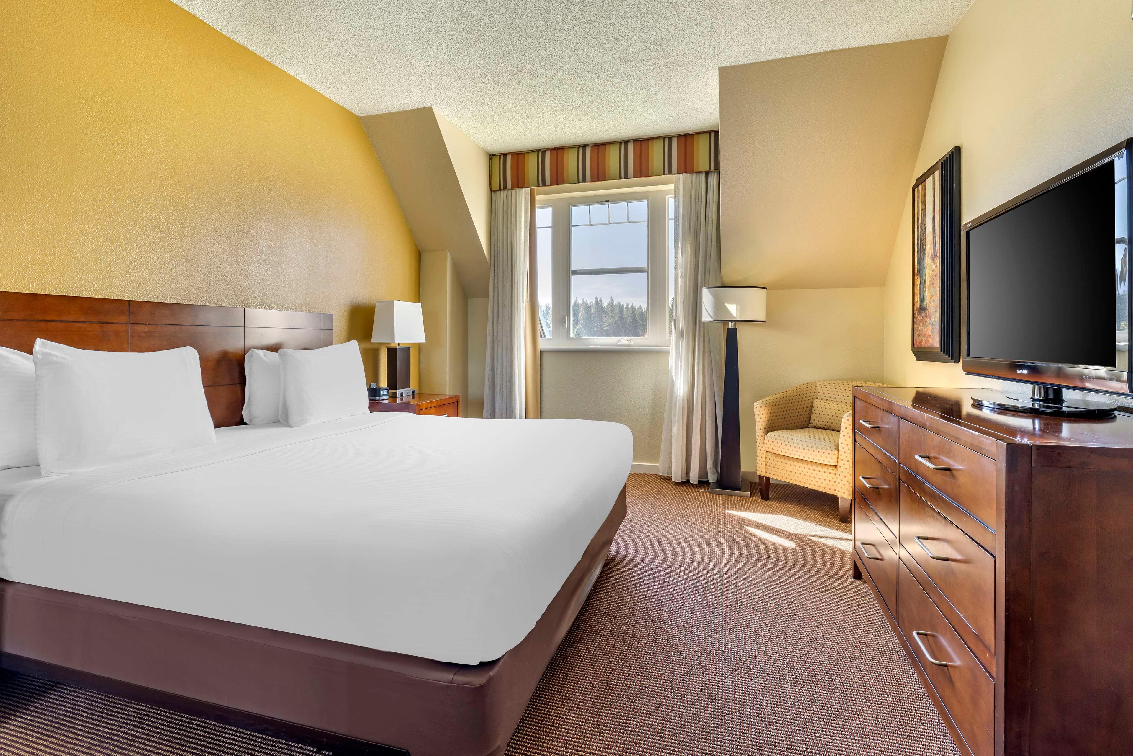 Suite Deluxe King Bed