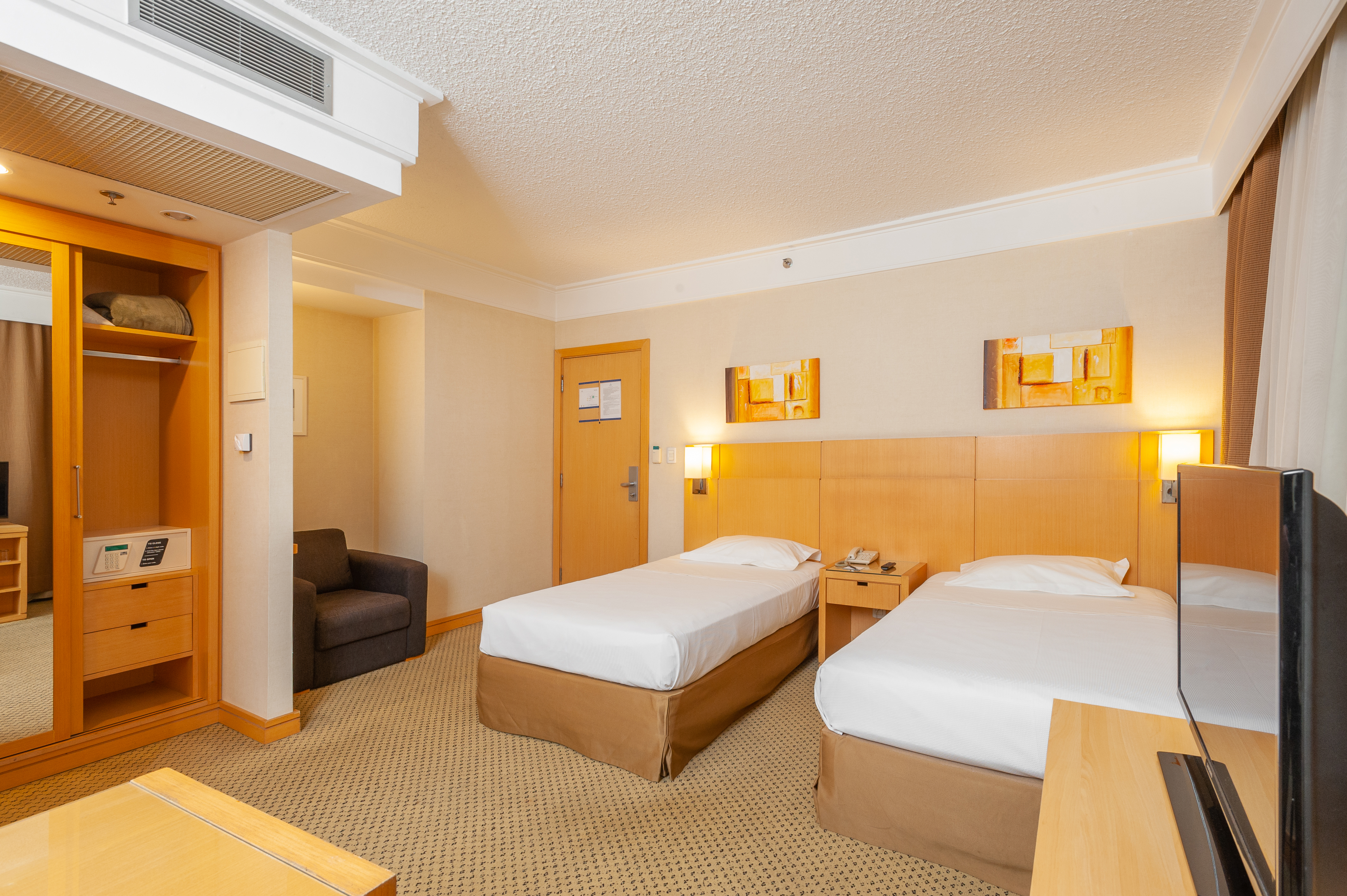 Twin Superior with Double Bed