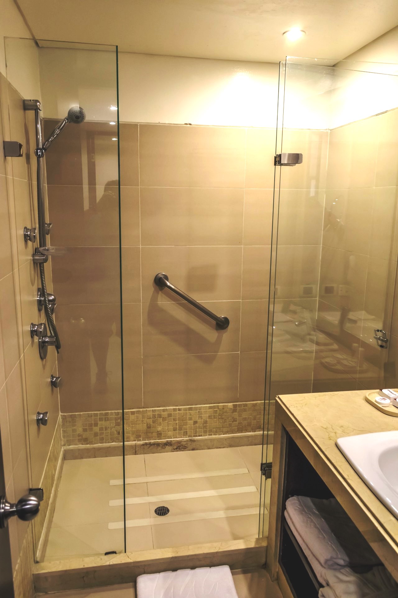 Family Room Capacity 3