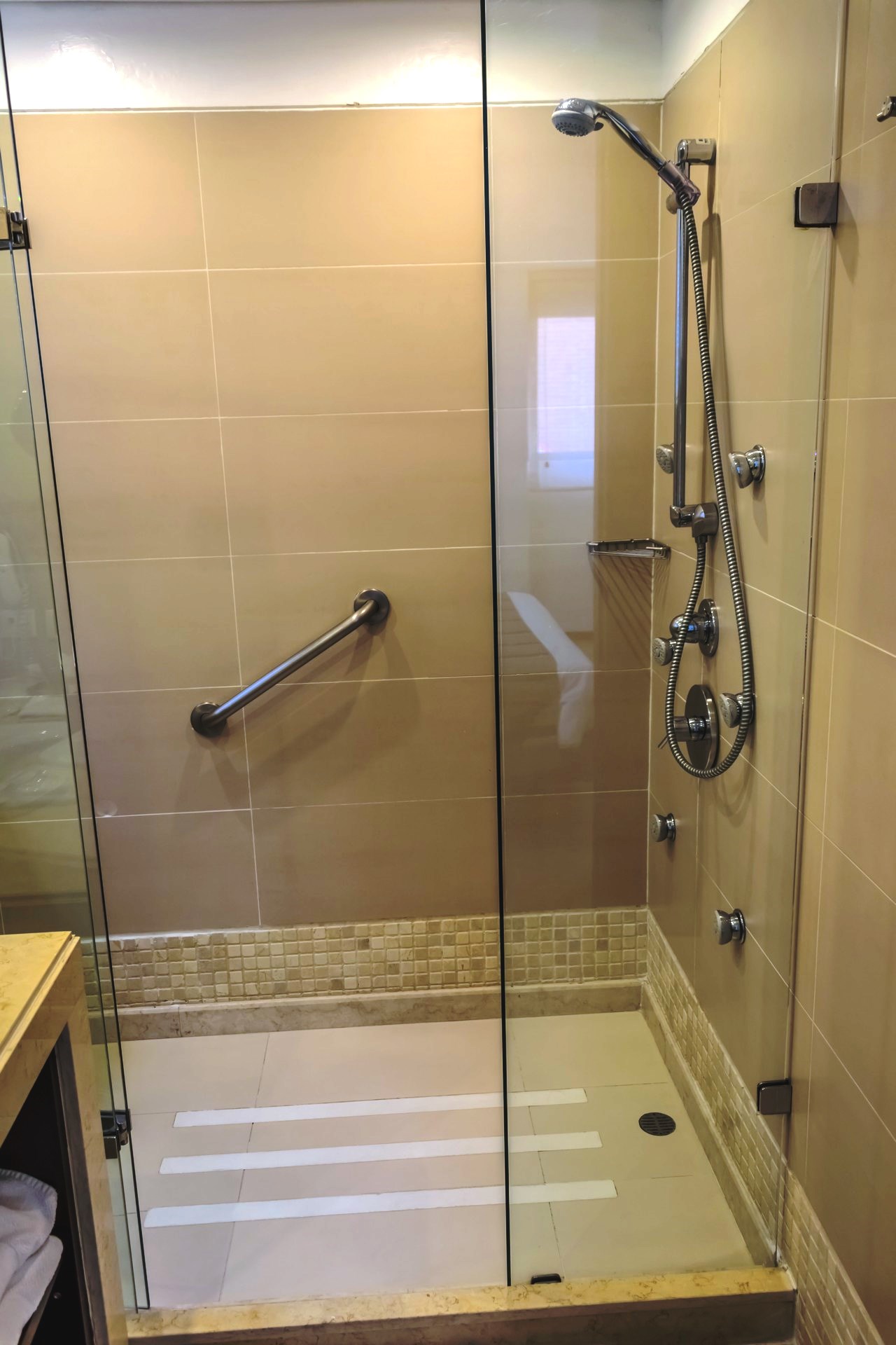 Family Room Capacity 4