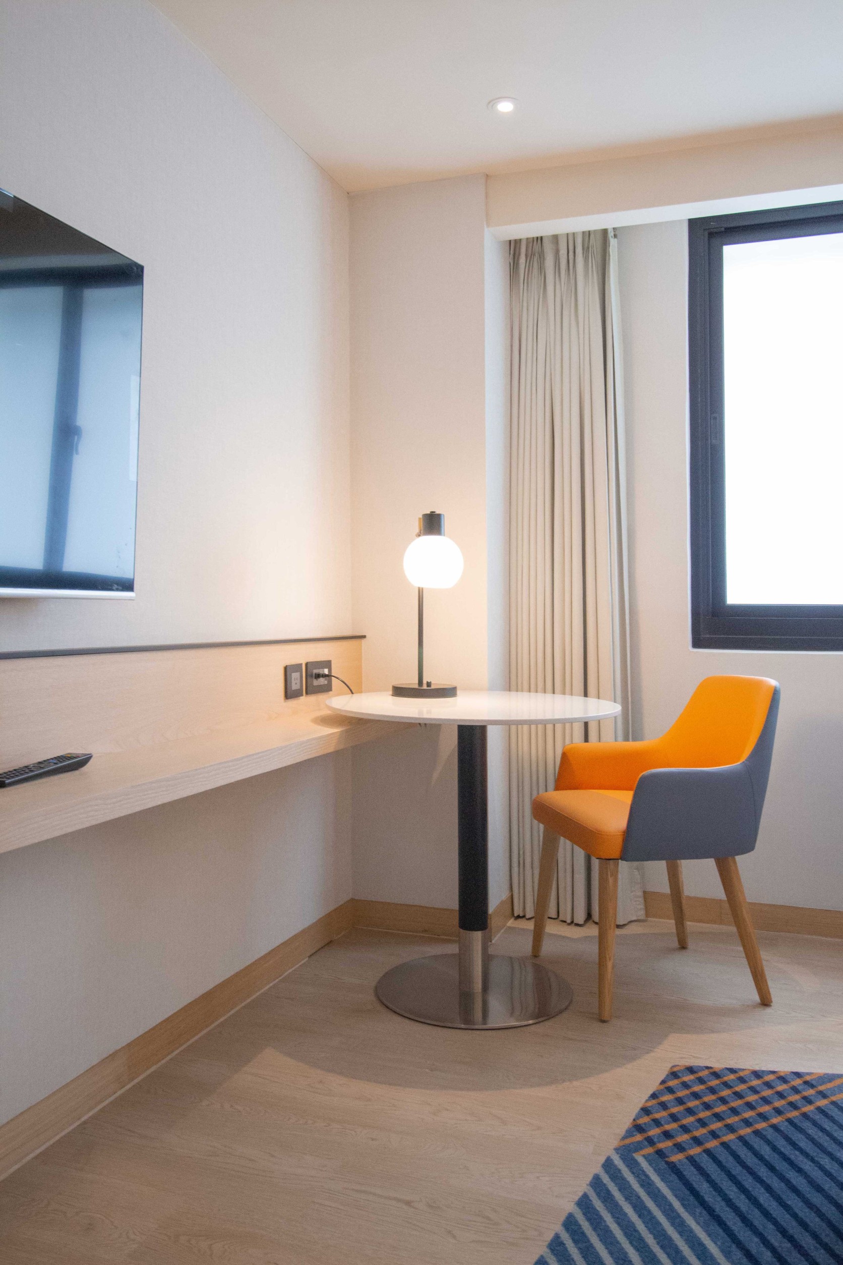 Double City View Queen Bed