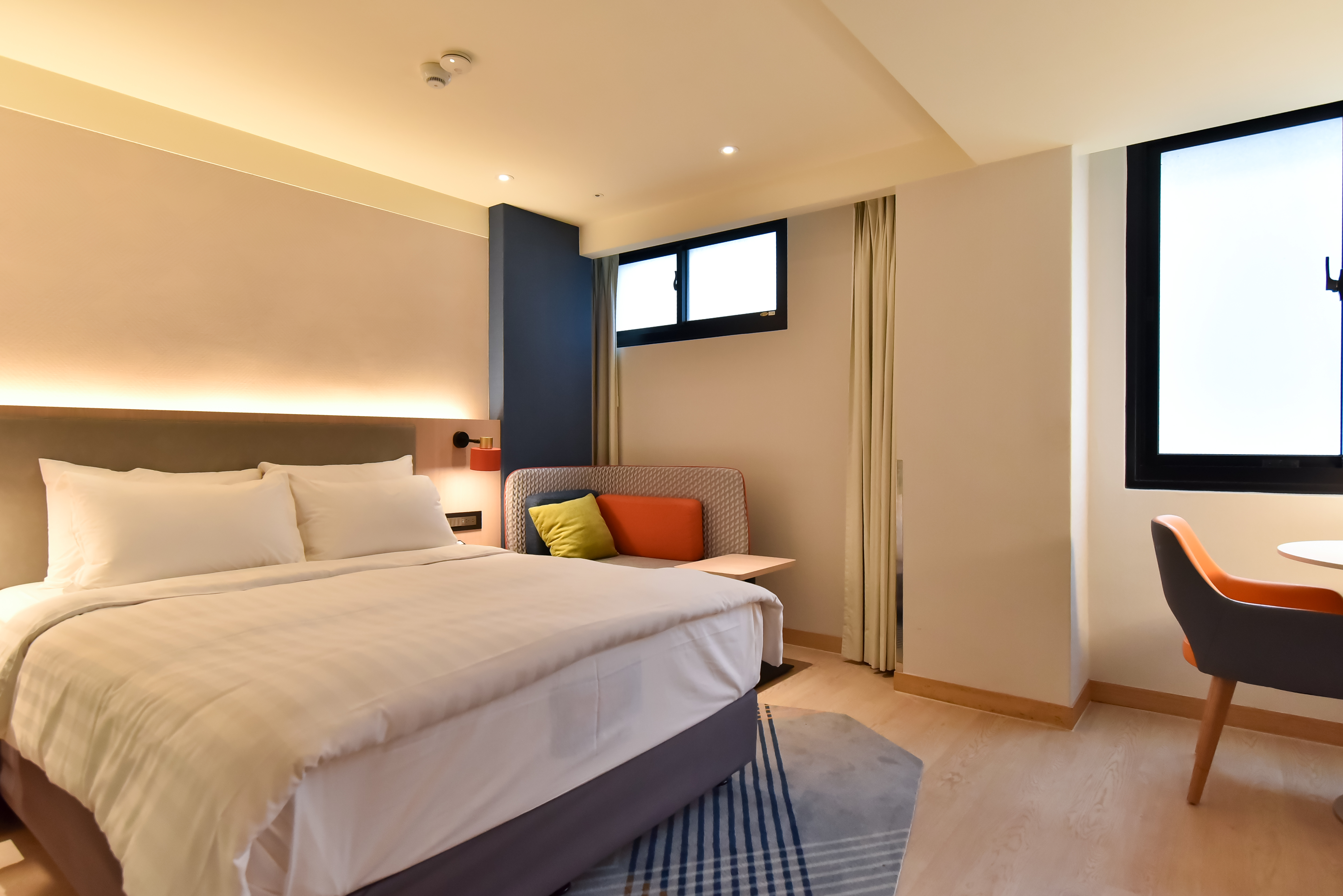 Double City View Queen Bed