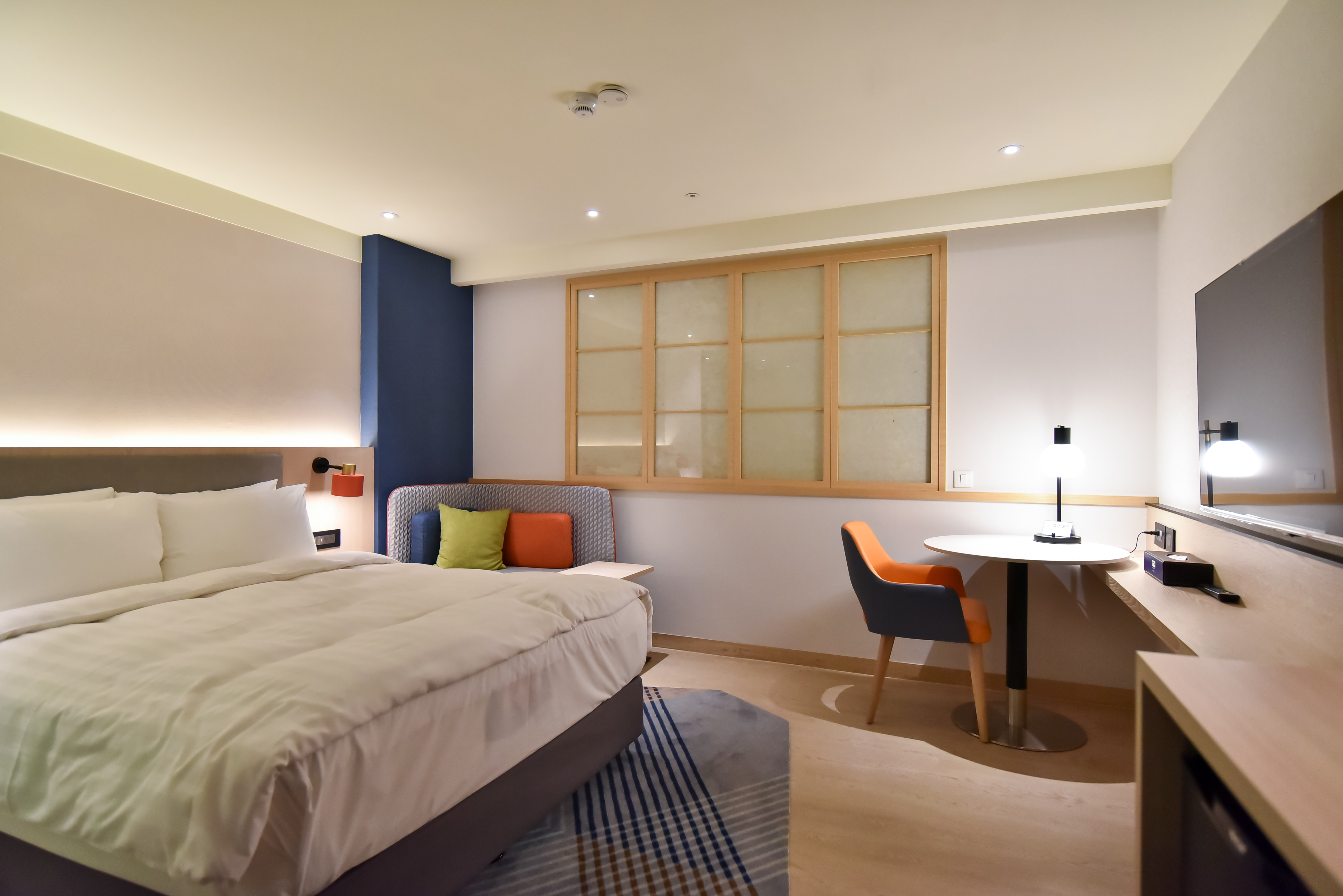 Double Queen Size Bed