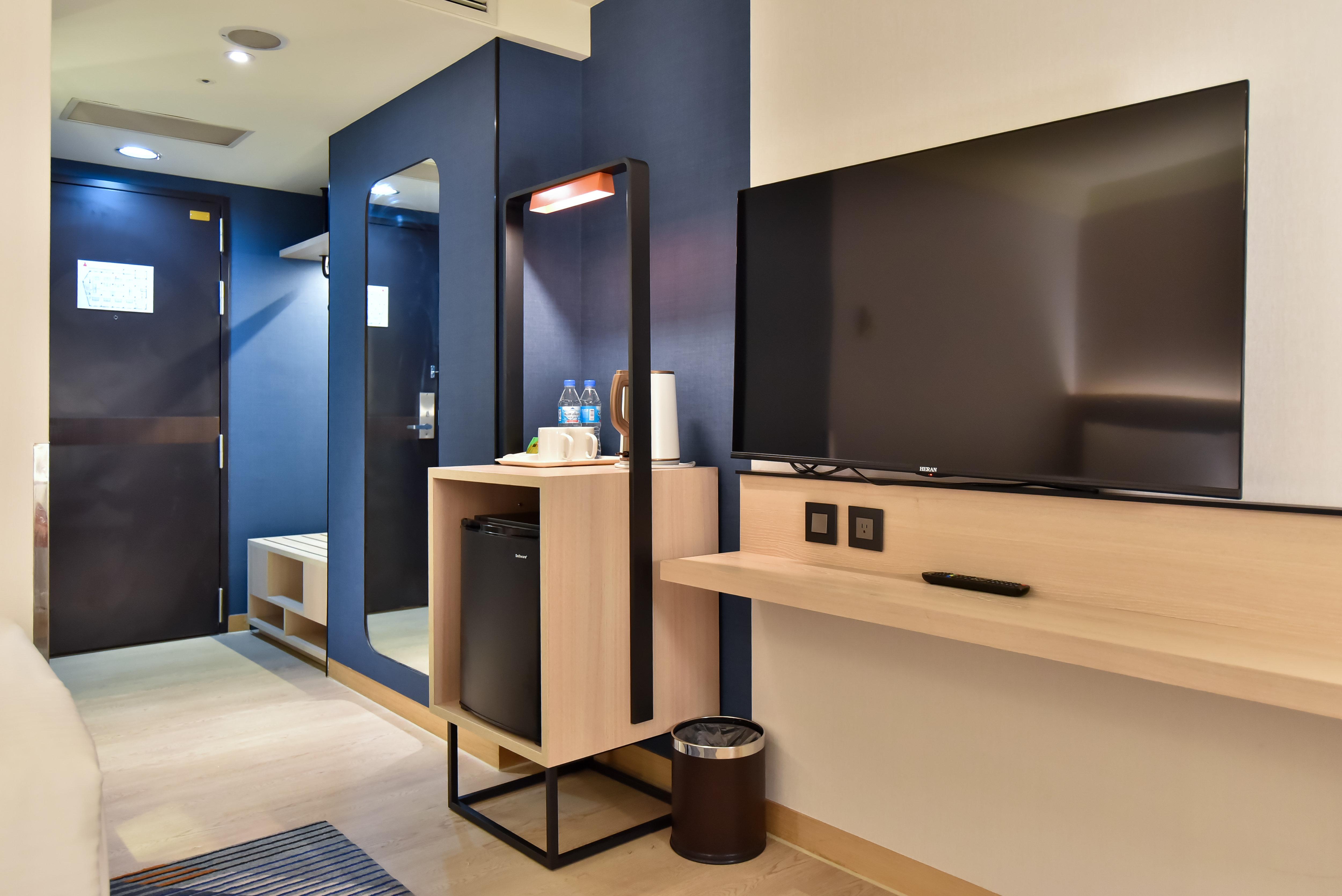 Double City View Queen Bed