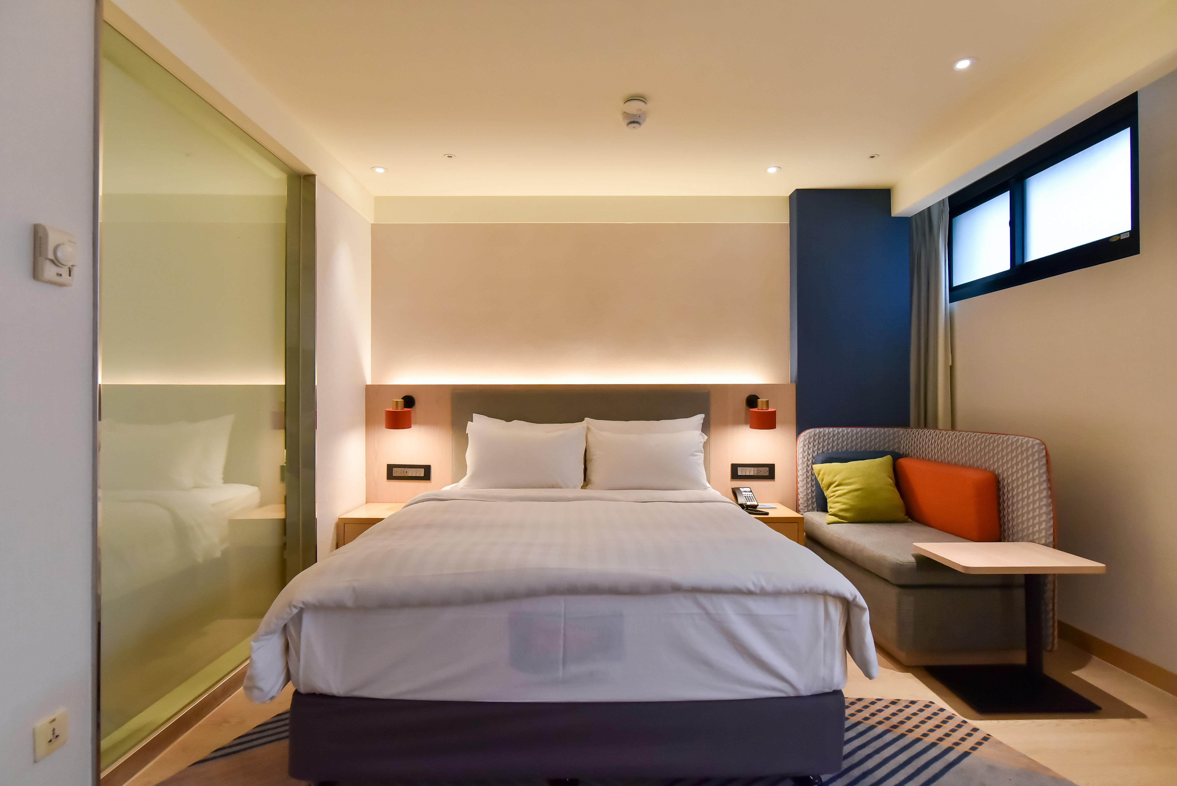 Double City View Queen Bed