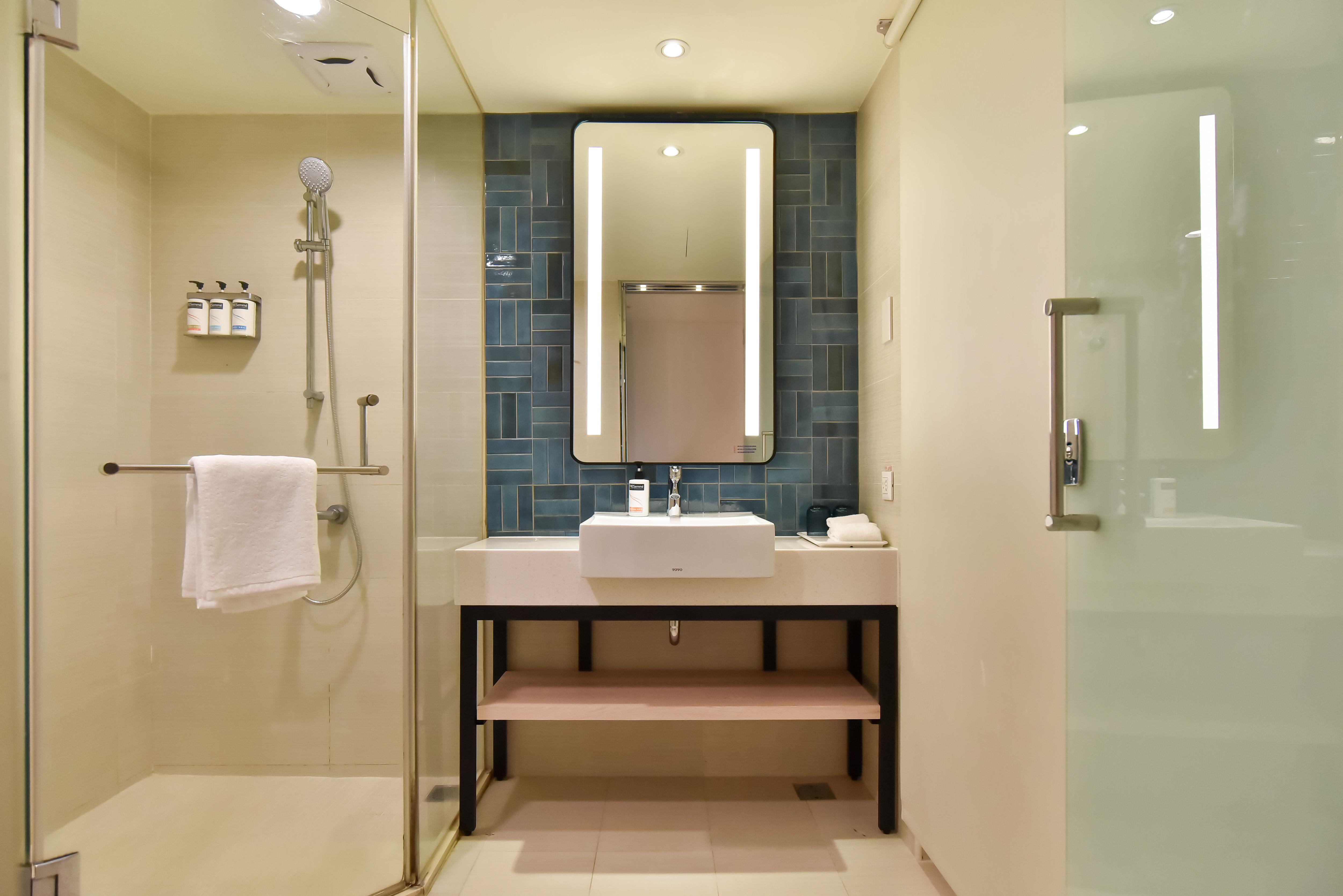 Double City View Queen Bed