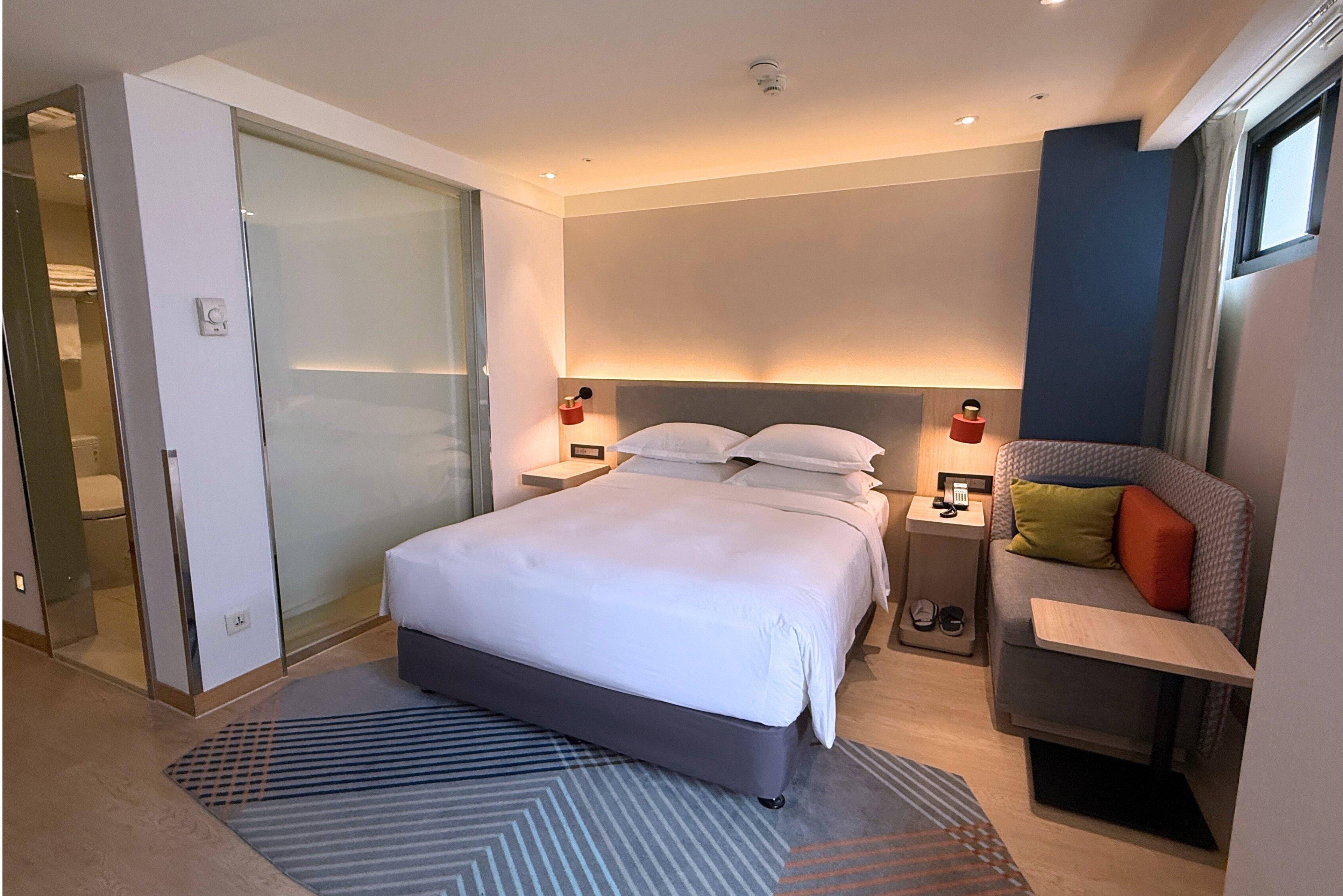 Double City View Queen Bed