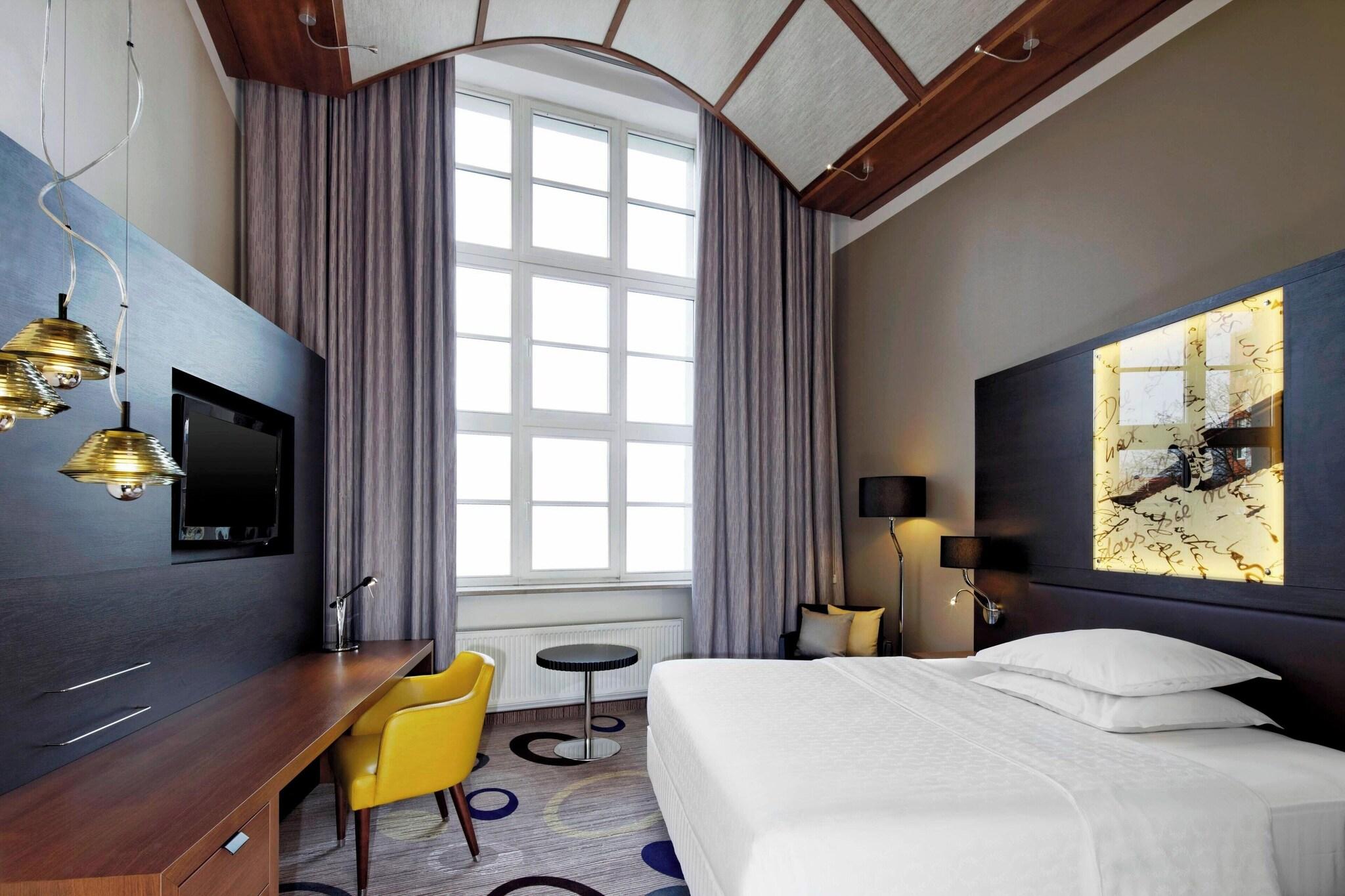 Double Classic Queen Bed