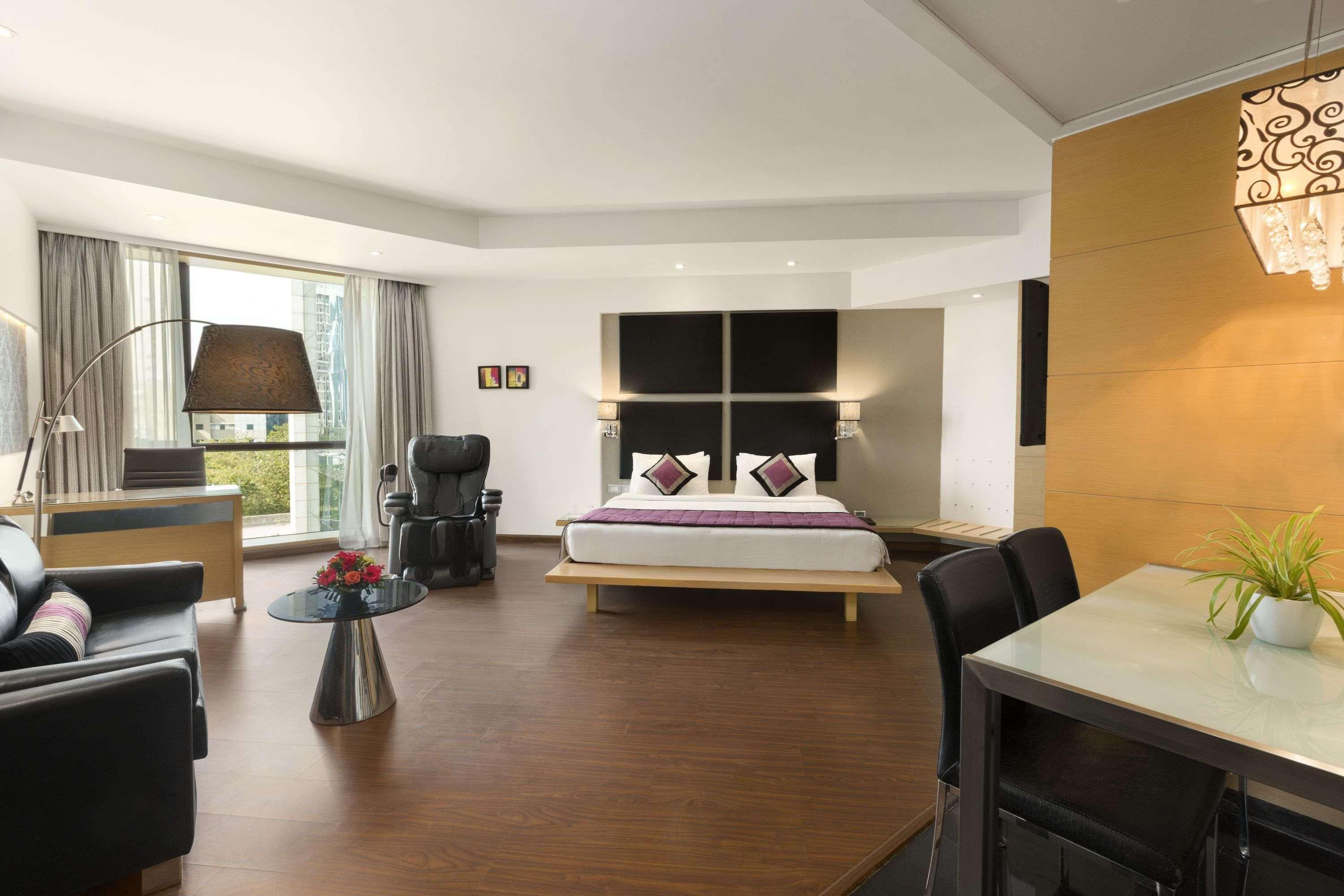 Double Club King Bed