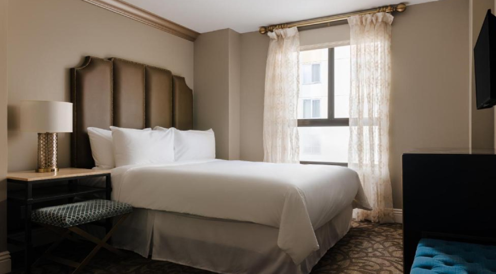 Room Superior Queen Bed