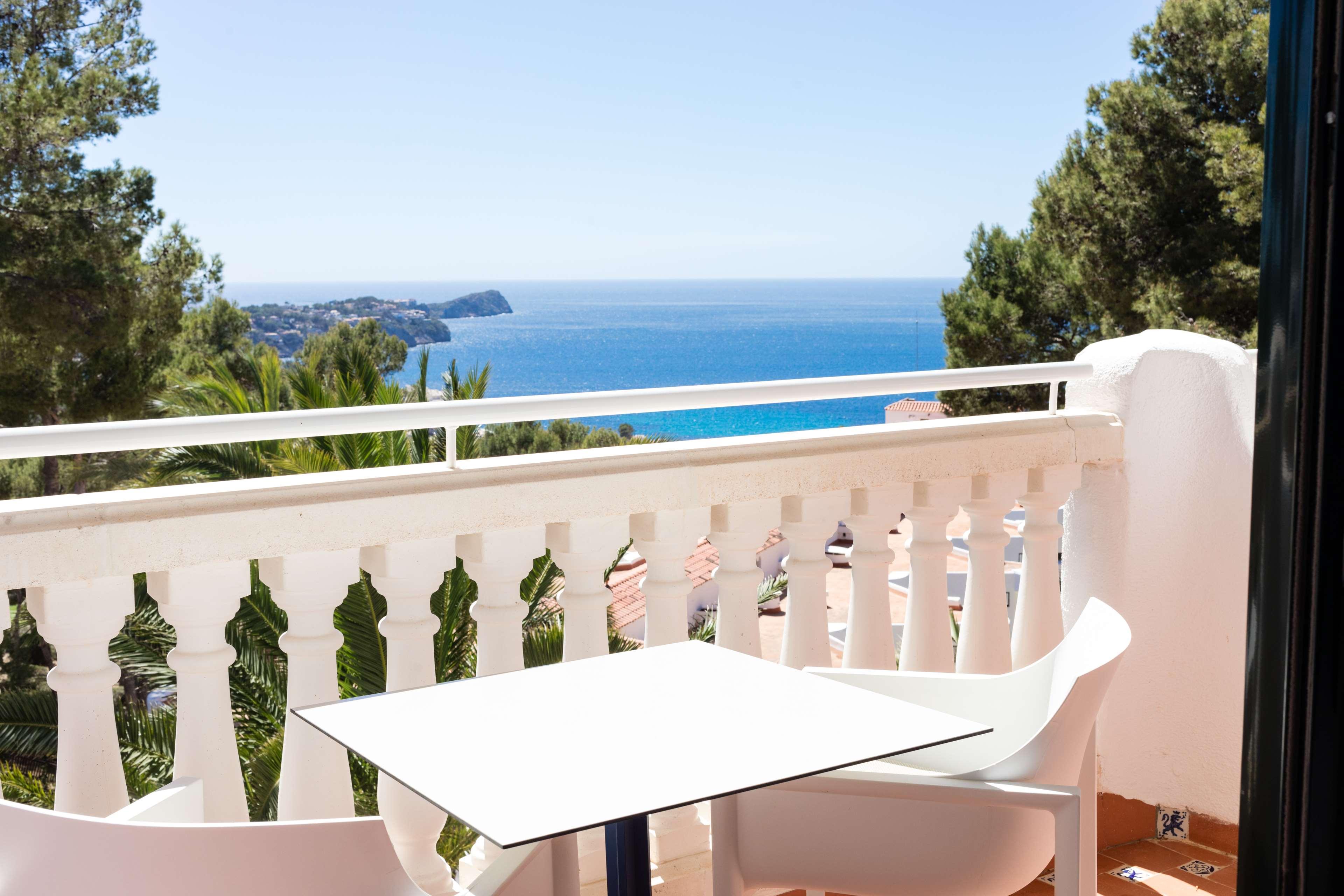 Double Partial Sea View